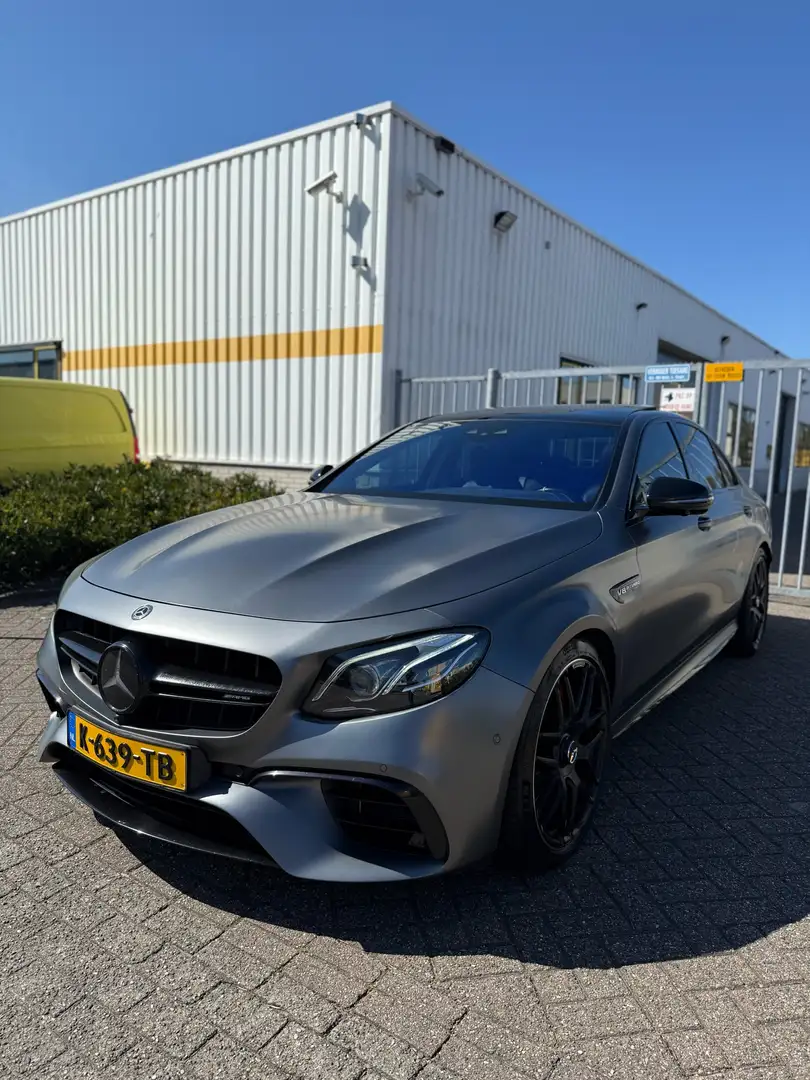 Mercedes-Benz E 63 AMG S 612 PK 4MATIC + Speedshift Grijs - 1