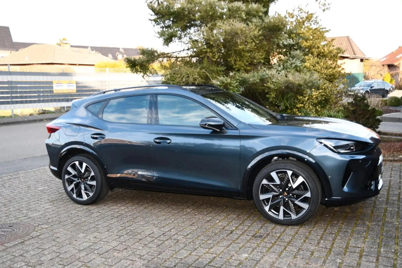 CUPRA Formentor 2.0 TSI 245kW VZ DSG 4Drive Voll Grau - 2