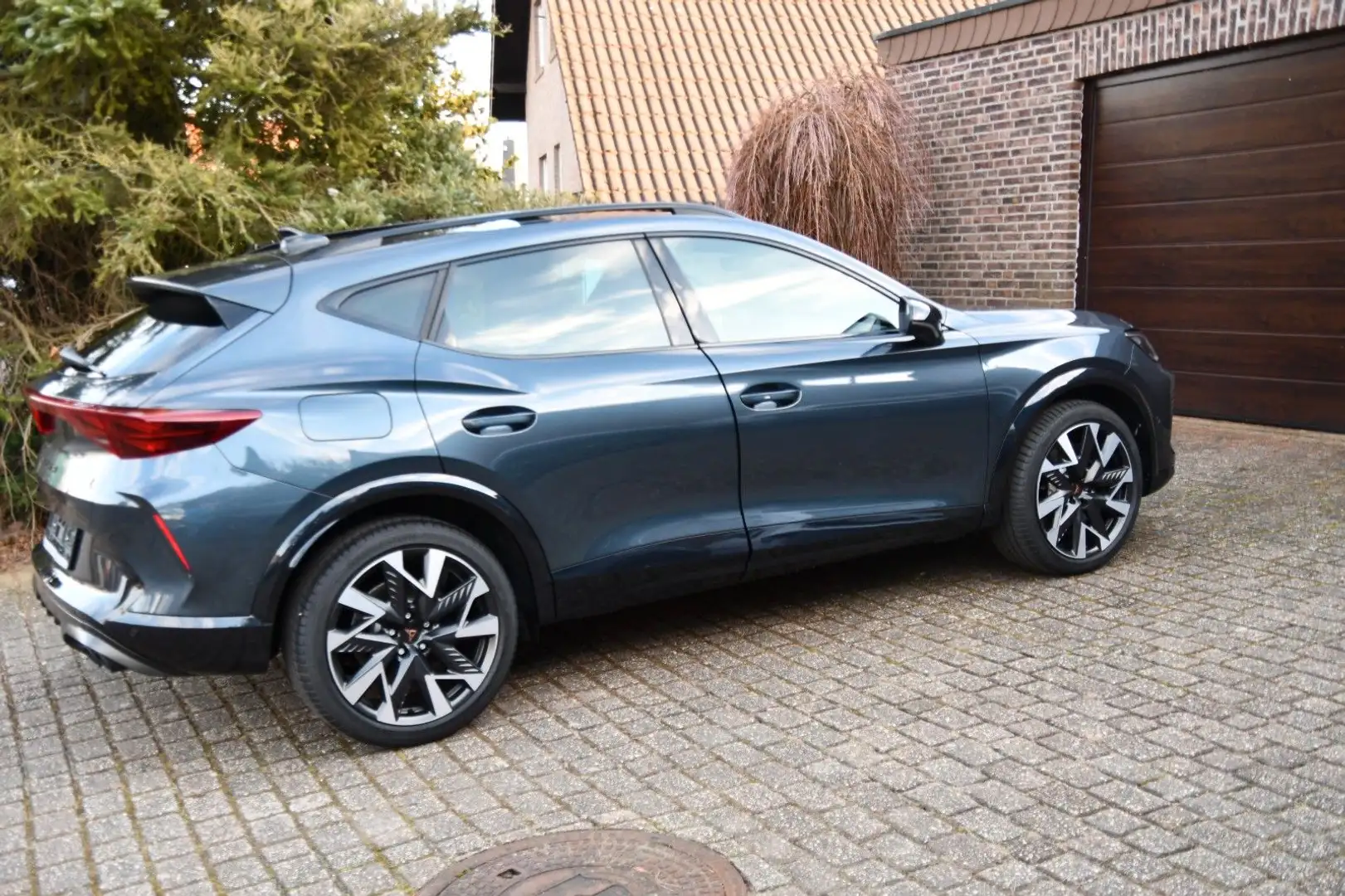 CUPRA Formentor 2.0 TSI 245kW VZ DSG 4Drive Voll Grau - 1