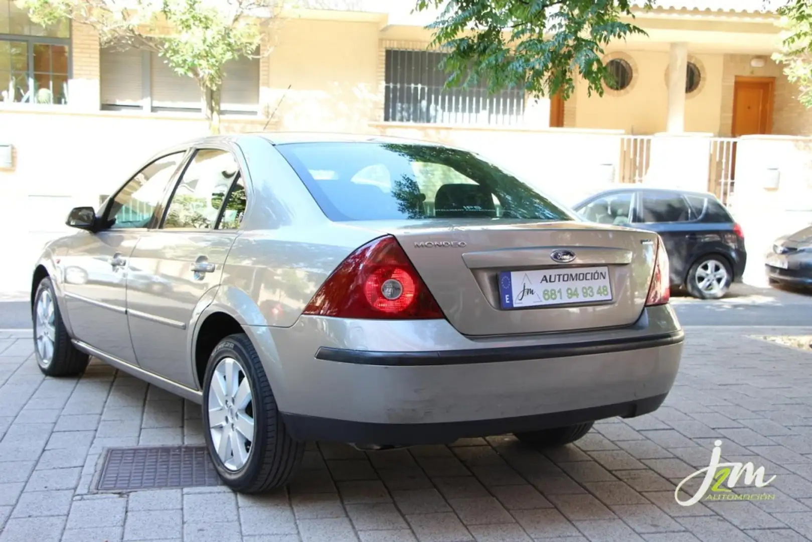Ford Mondeo 2.0 TDCi Ghia Gris - 2