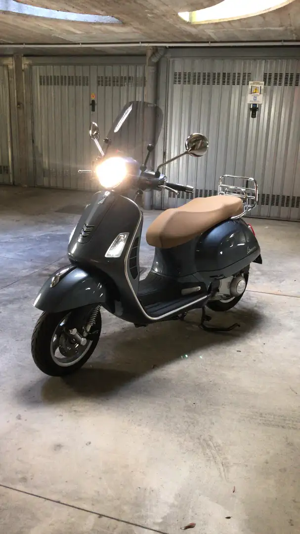 Vespa GTS 300 Modrá - 1
