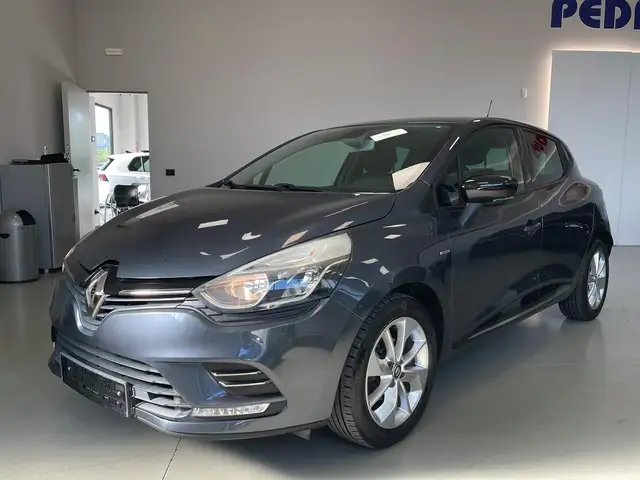 Renault Clio Clio 5p 1.2 Limited 73CV E6 Neopatentati