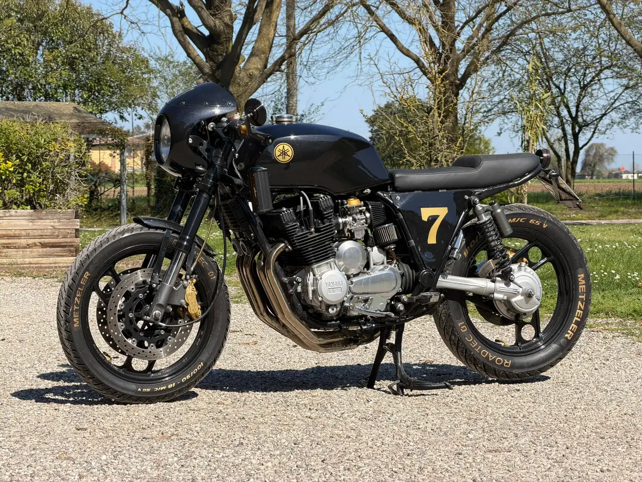 Yamaha XJ 900