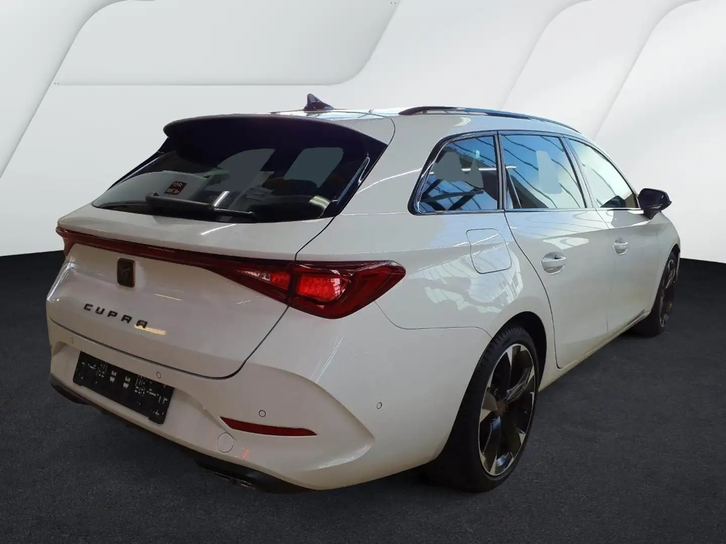 CUPRA Leon Sportstourer 1.5 eTSI DSG elHK+GJR+NAVI+ACC Klima Weiß - 2