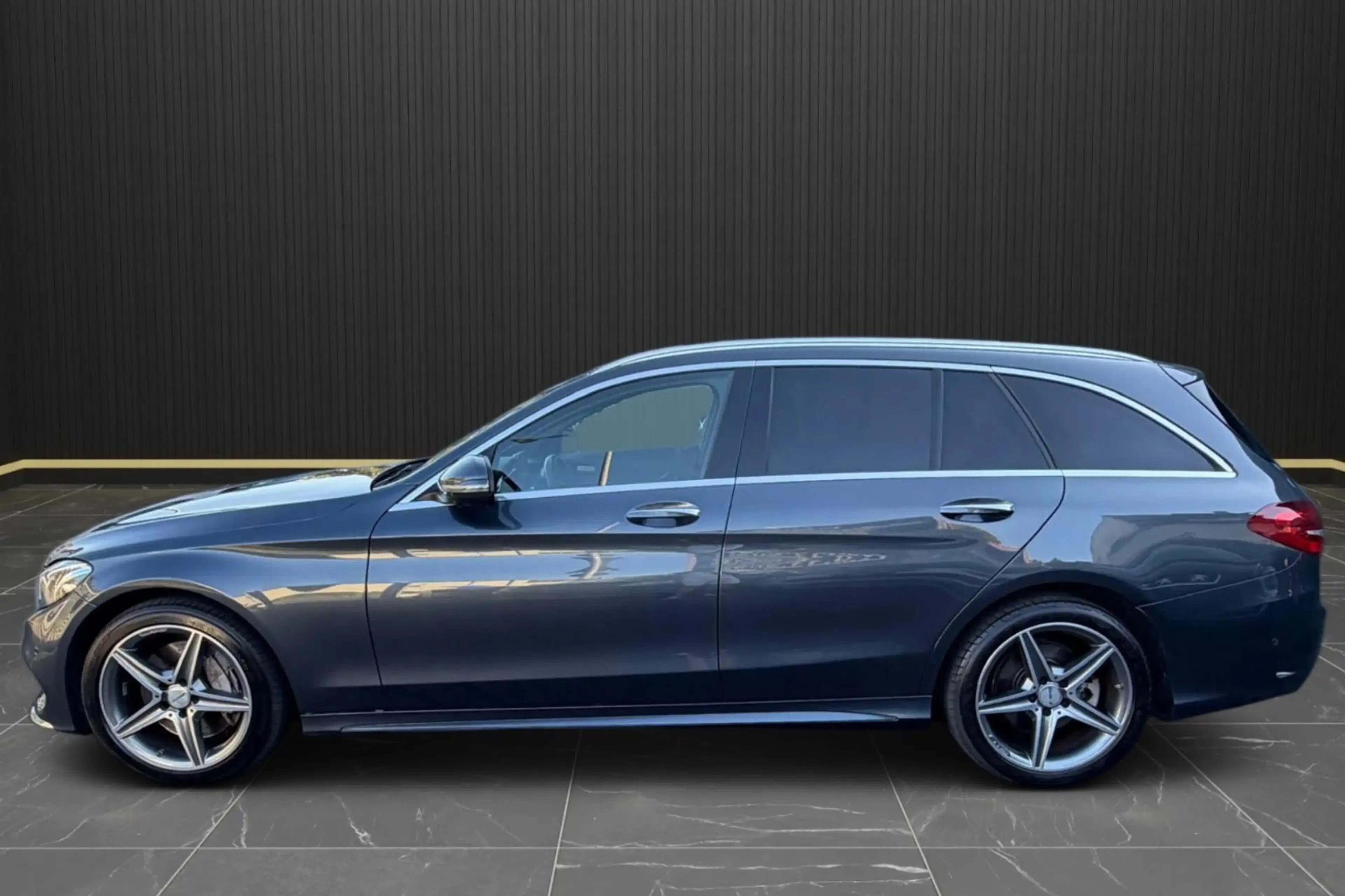 Mercedes-Benz C 250 d 4M AMG-Line AHK*PANO*LEDER*NAVI*KAMERA* — photo 2