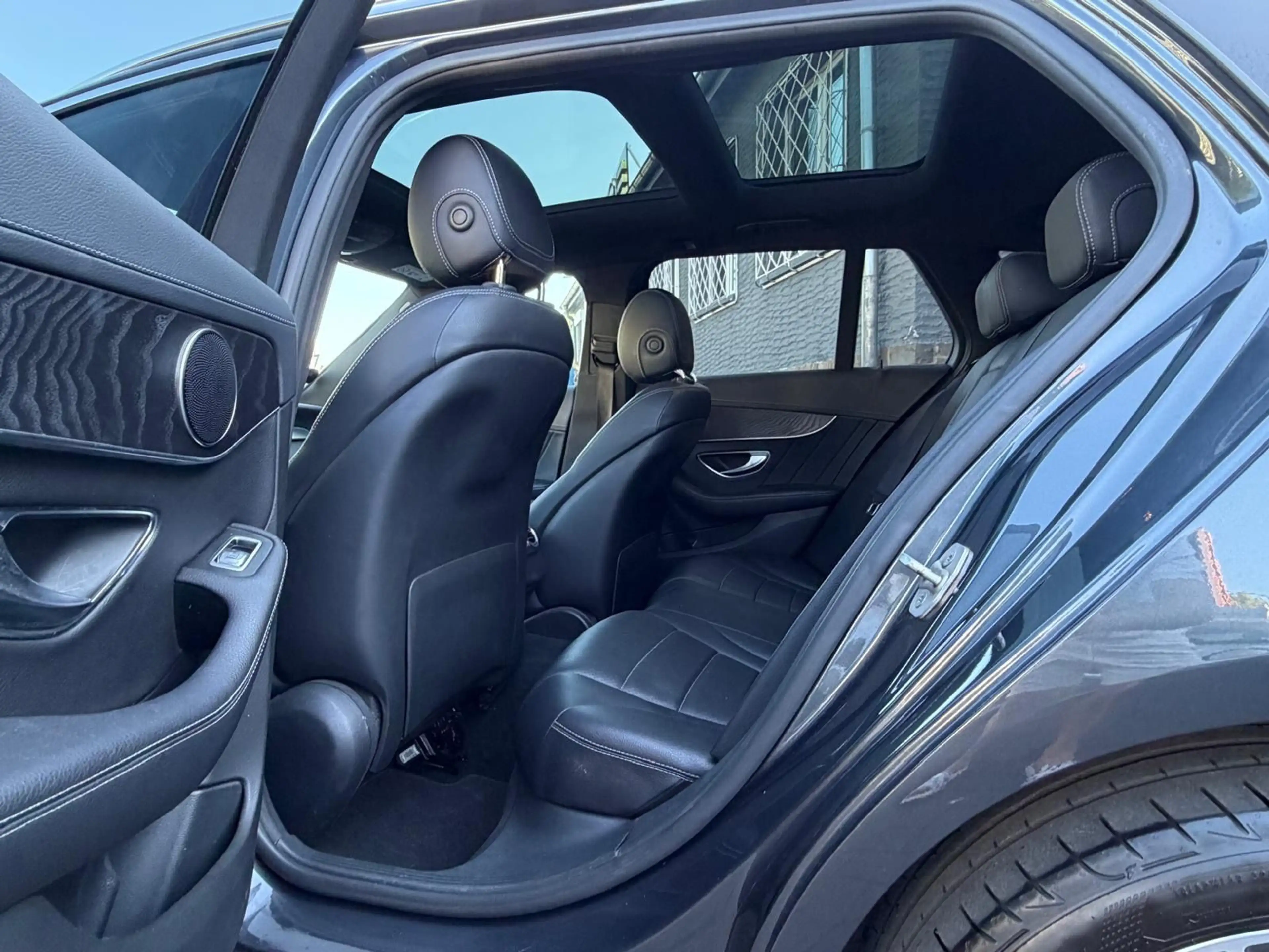 Mercedes-Benz C 250 d 4M AMG-Line AHK*PANO*LEDER*NAVI*KAMERA* — photo 10