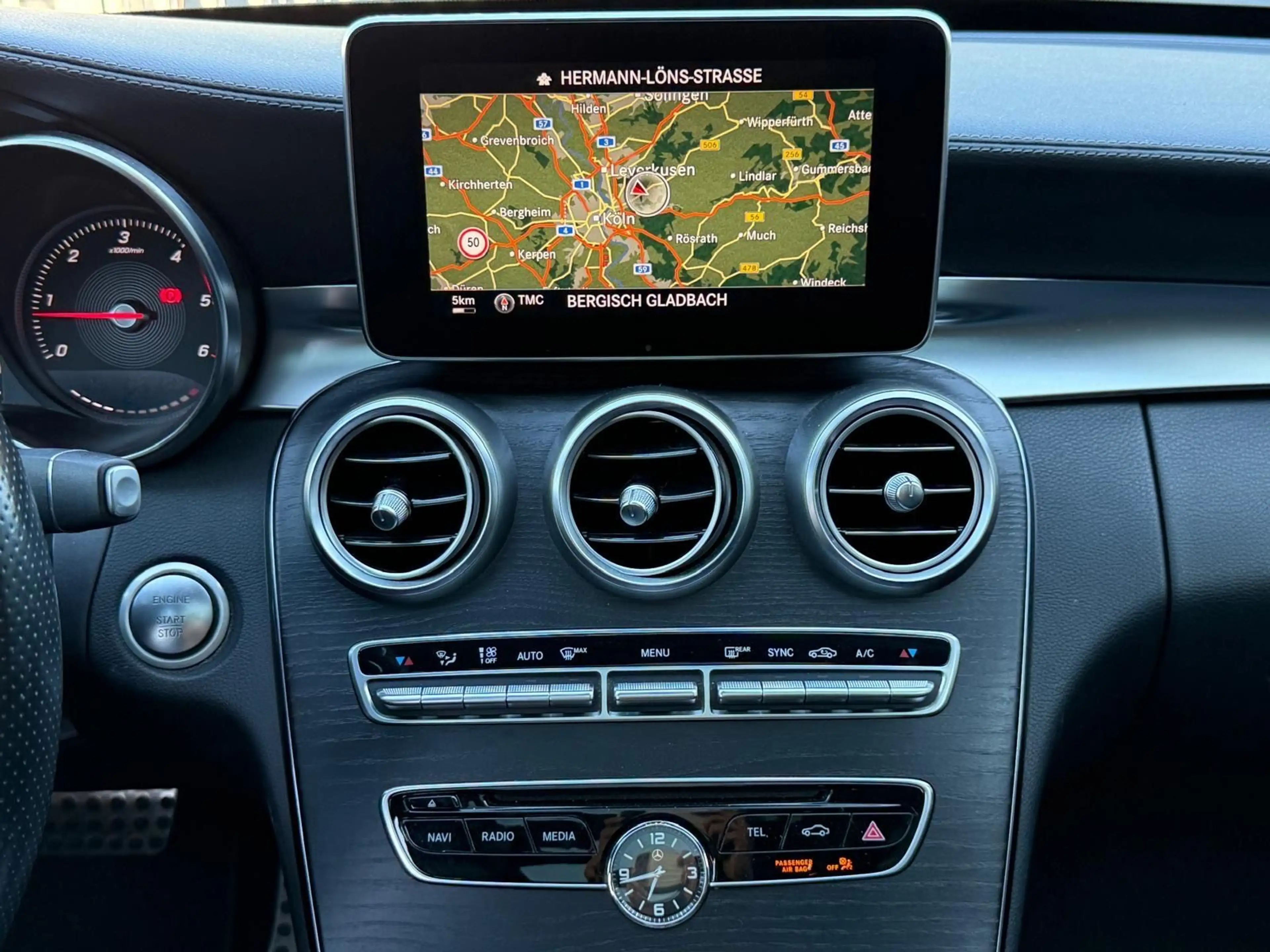Mercedes-Benz C 250 d 4M AMG-Line AHK*PANO*LEDER*NAVI*KAMERA* — photo 12