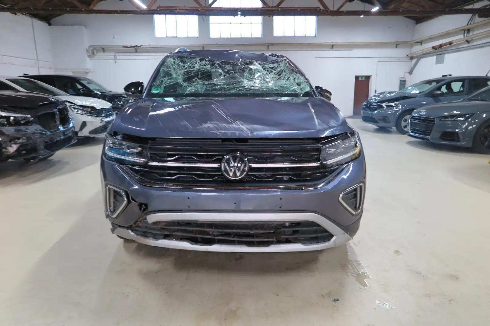 Volkswagen T-Cross 1.5 TSI 110 kW Goal DSG Matrix-LED NAVI Grau - 2