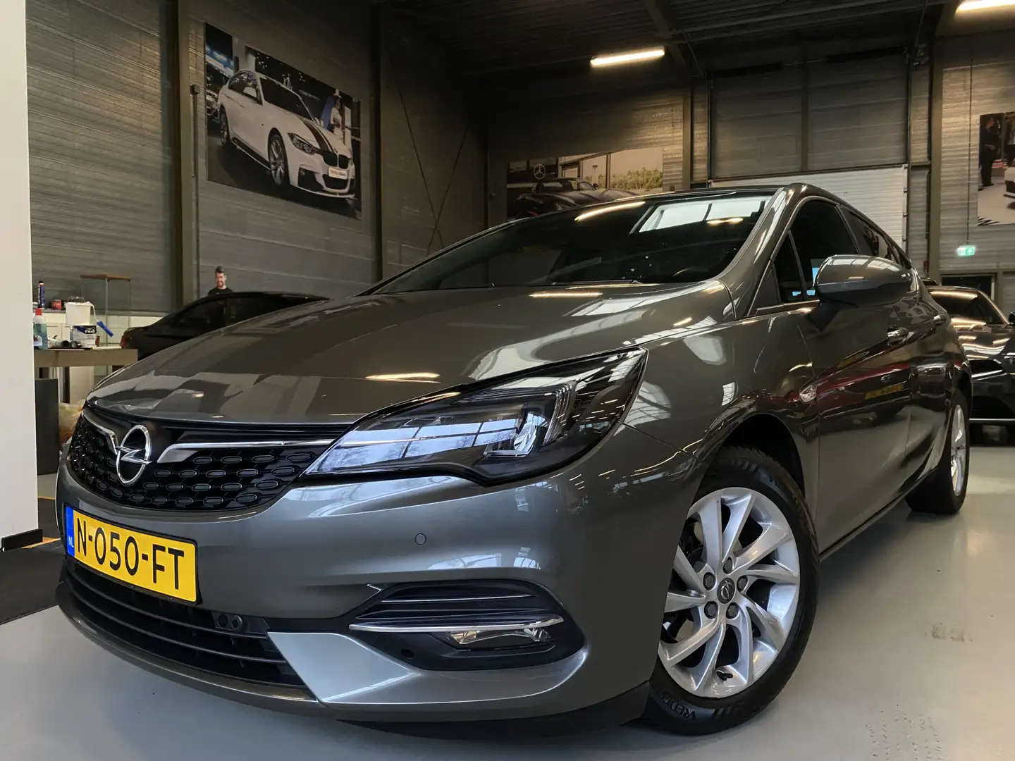 Opel Astra 1.2 Edition Cruise, Navi, Stoel / stuurwielverwarm Gris - 1