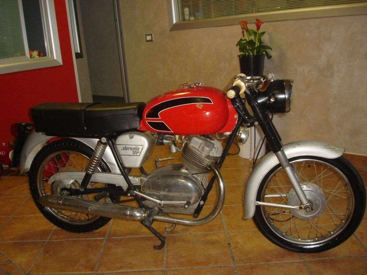 Moto Guzzi V 12 STORNELLO 125 CC  ** ORIGINALE **