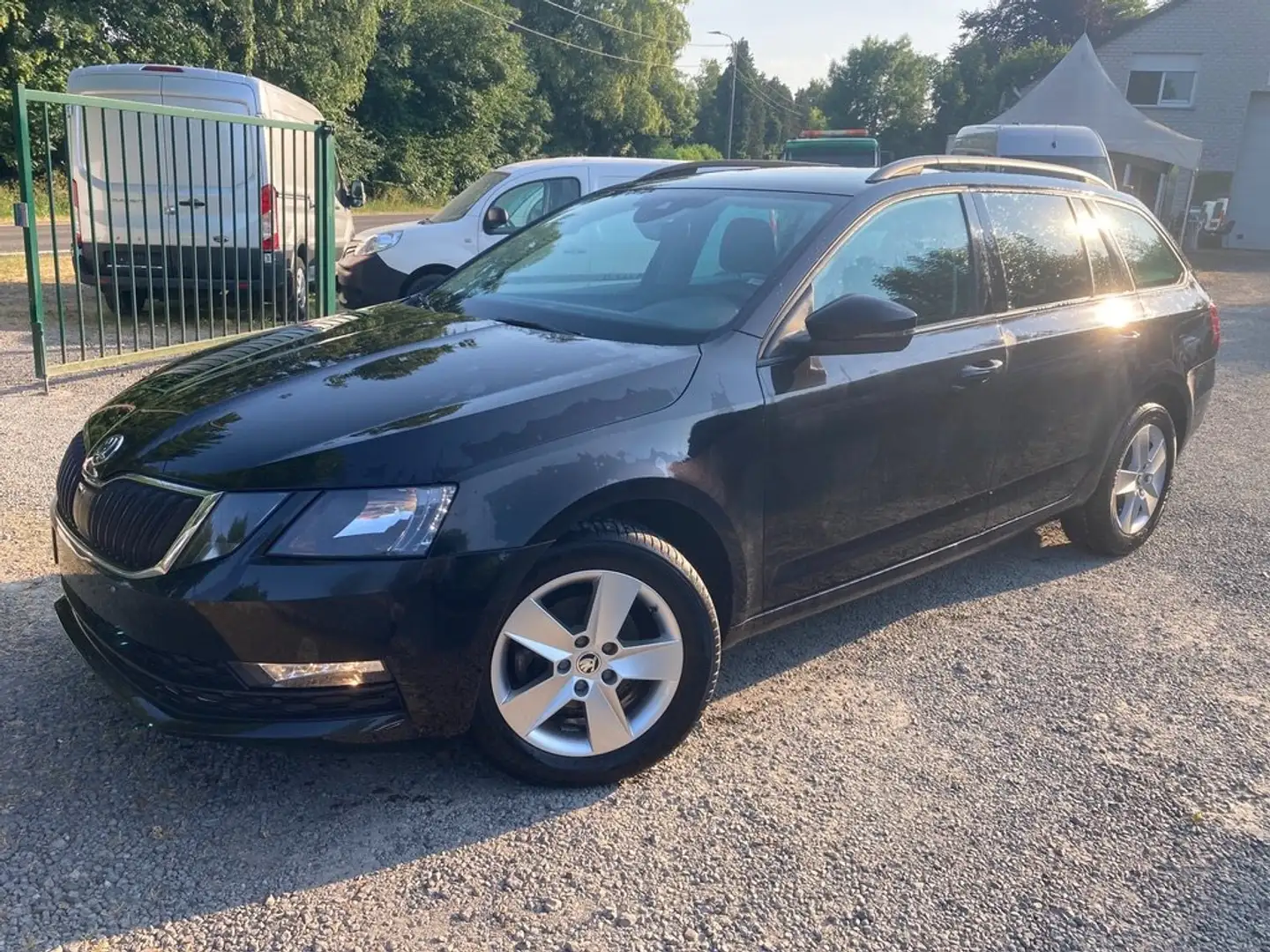 Skoda Octavia Break 1,6 CrTdi 14.835 + TVA/BTW = 17.950 euros Zwart - 2
