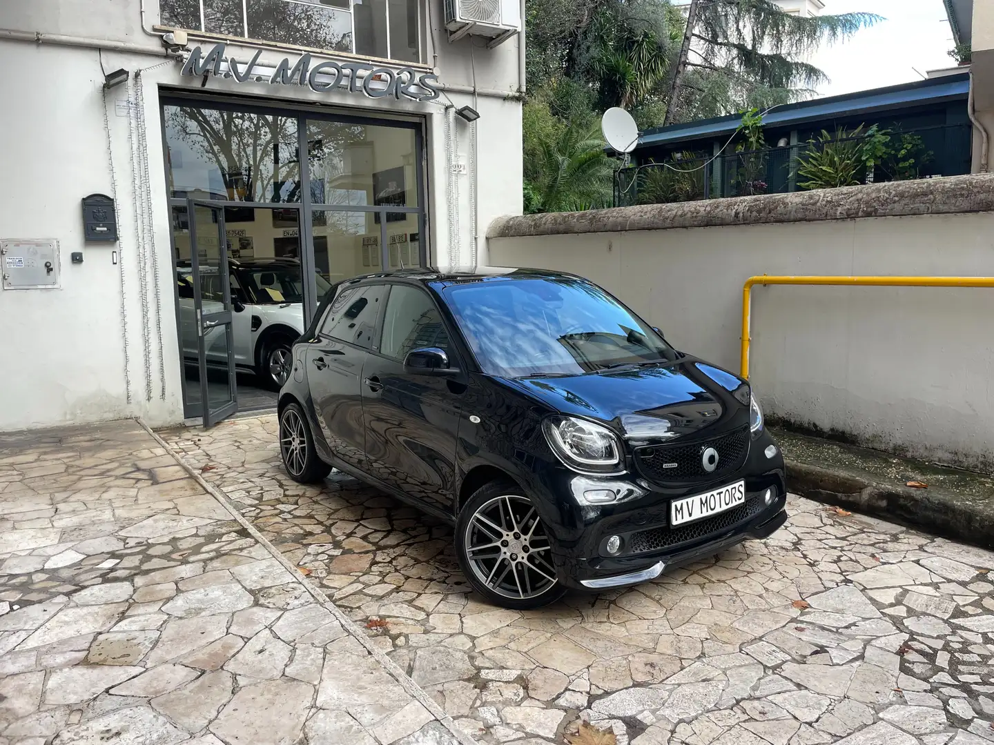 smart forFour 0.9 t Brabus Xclusive 109cv twinamic Nero - 2