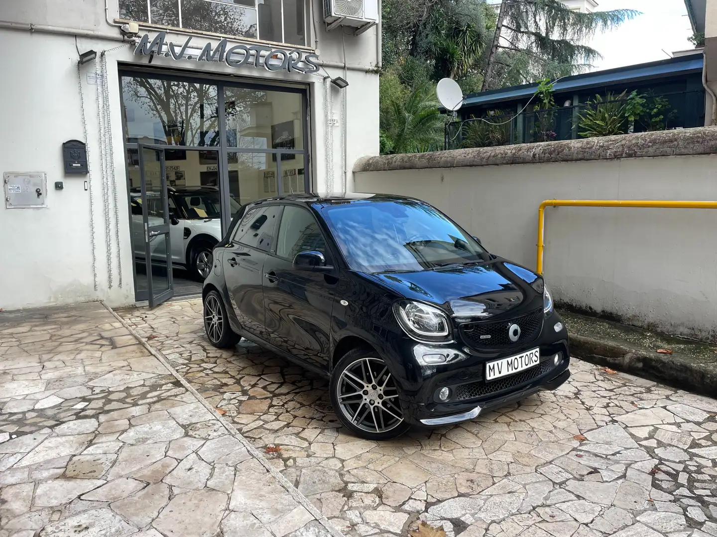 smart forFour 0.9 t Brabus Xclusive 109cv twinamic Nero - 1