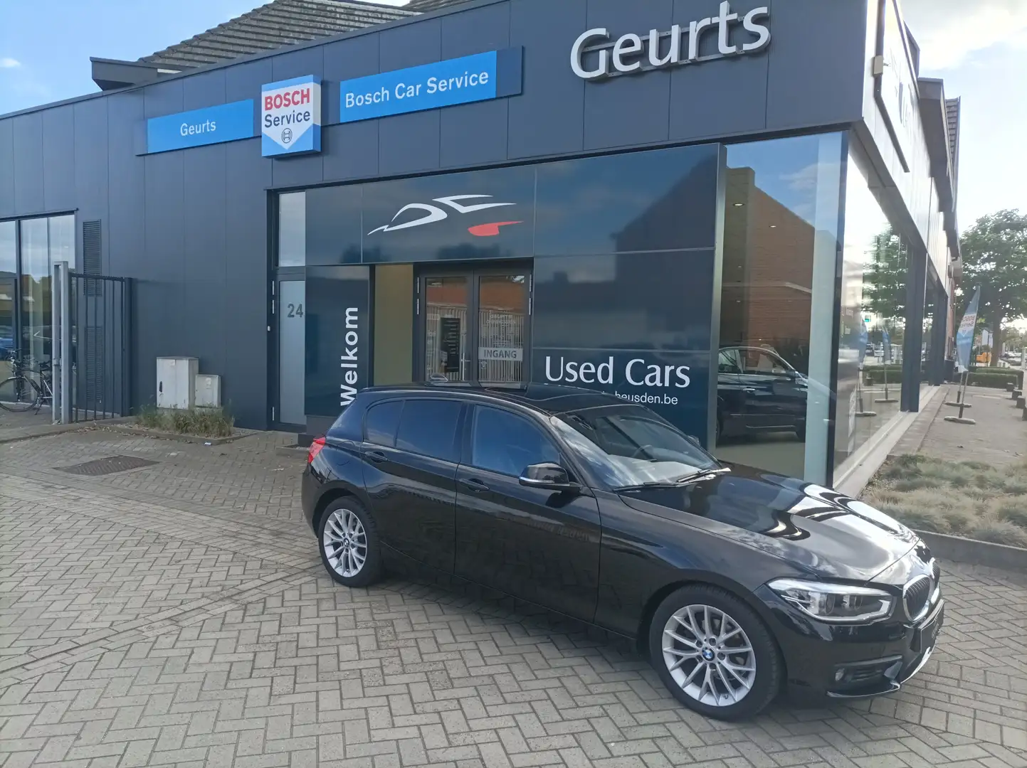 BMW 118 118i Aut. Sport Line Zwart - 1