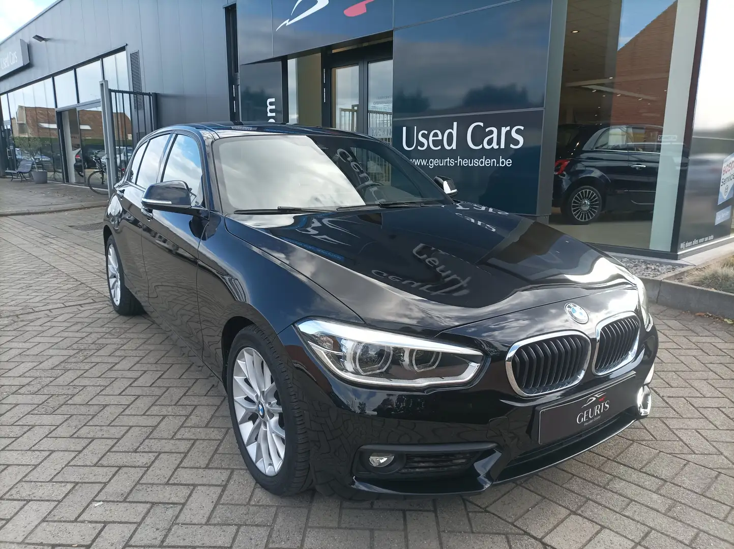BMW 118 118i Aut. Sport Line Zwart - 2