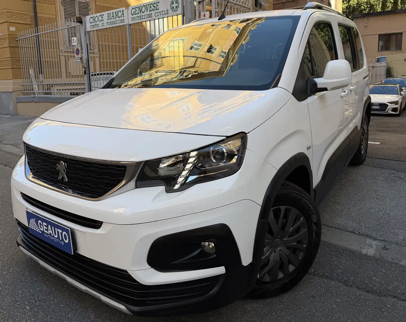 Peugeot Rifter 1.5HDI E6 Allure ET8 AUTOMATICO-FULL OPT-N1 5POSTI Bianco - 2