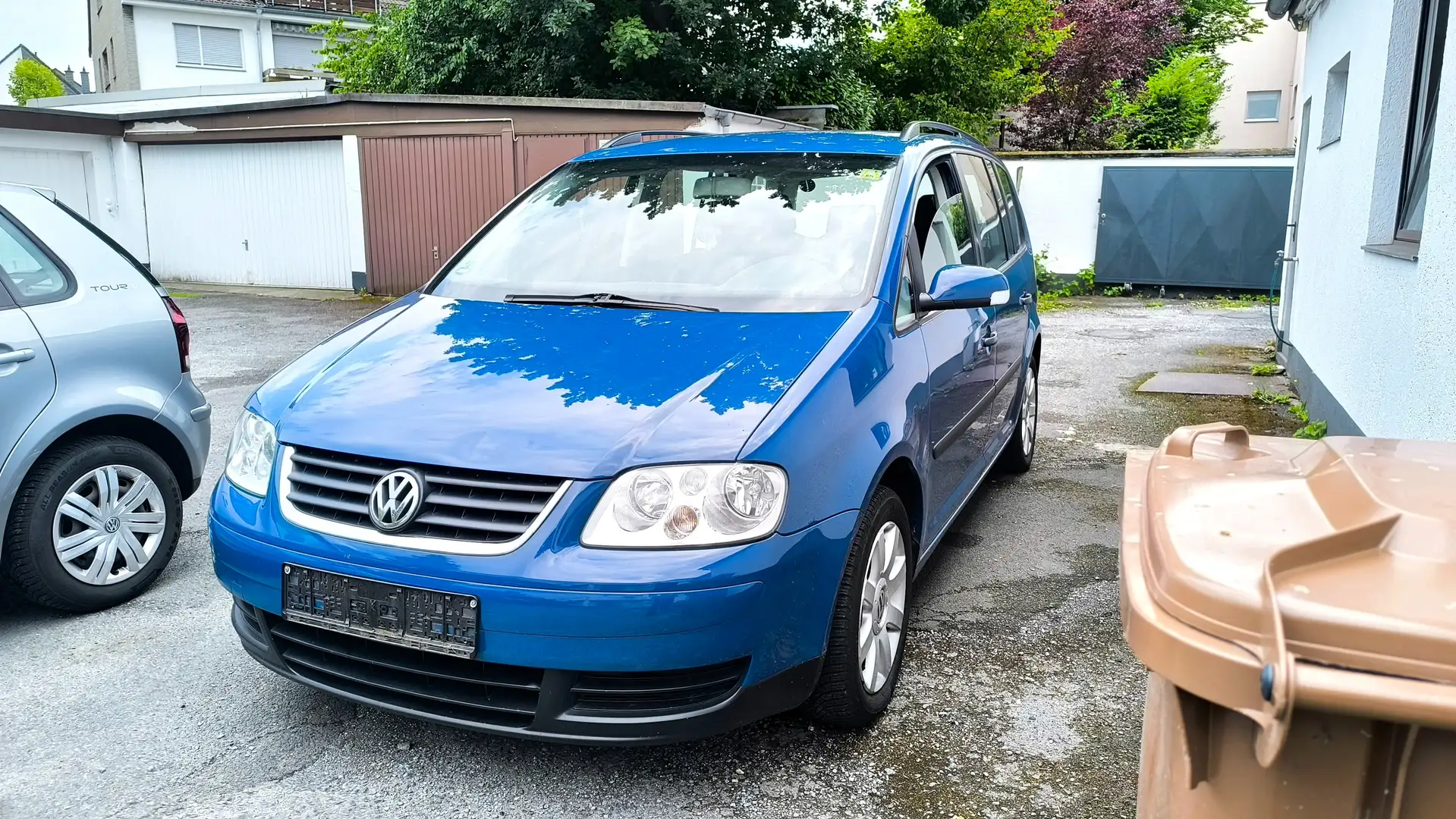 Volkswagen Touran 1.6 FSI Trendline Azul - 1