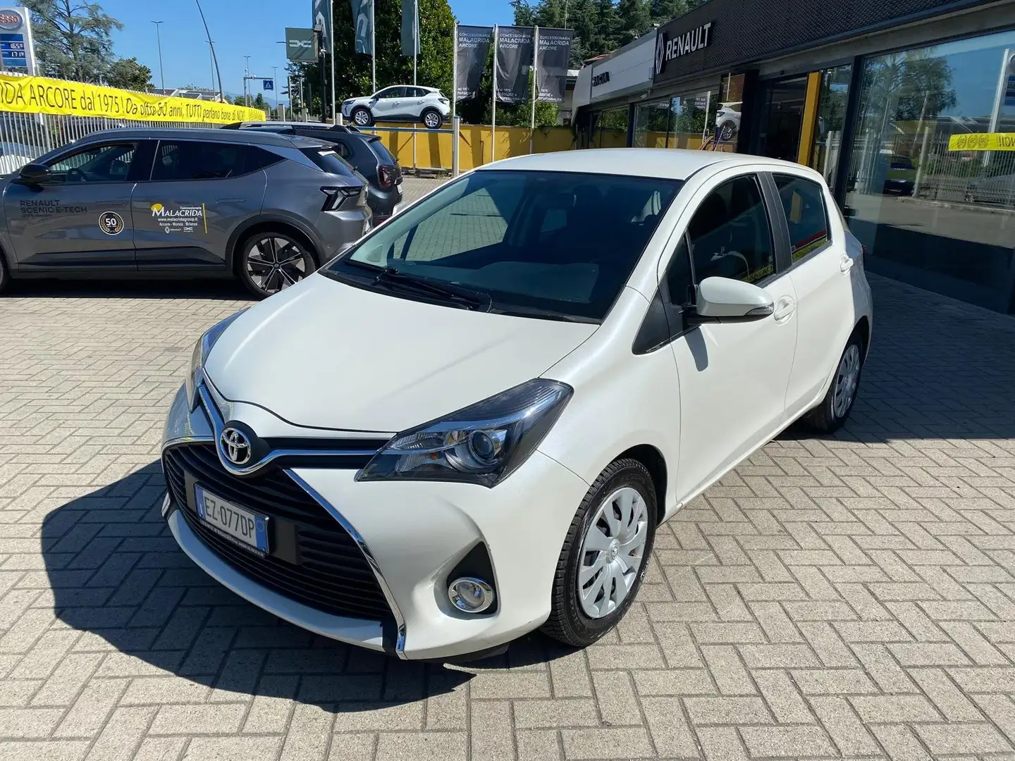 Toyota Yaris Yaris III 2015 5p 1.4 d-4d Active Bianco - 2