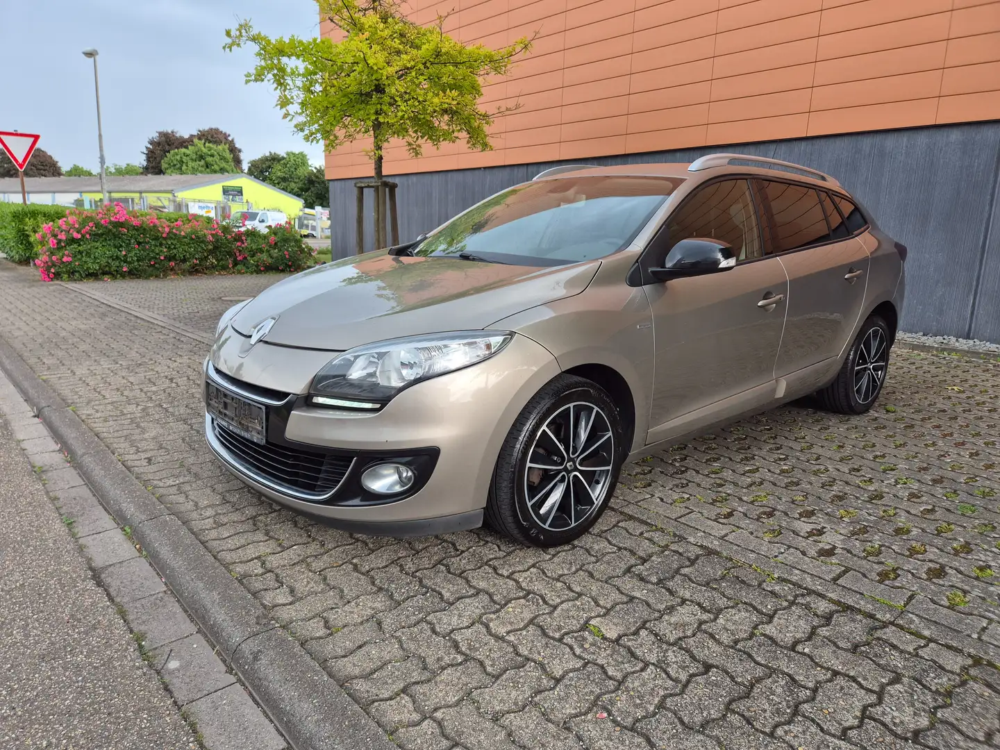 Renault Megane BOSE Edition1,6 Ltr. - 96 kW dCi Diesel FAP Hnědá - 1