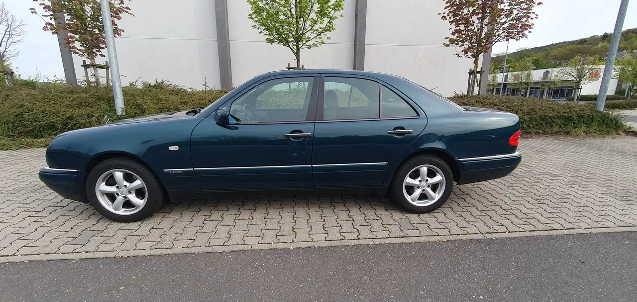 Mercedes-Benz E 280 Elegance, foto 3