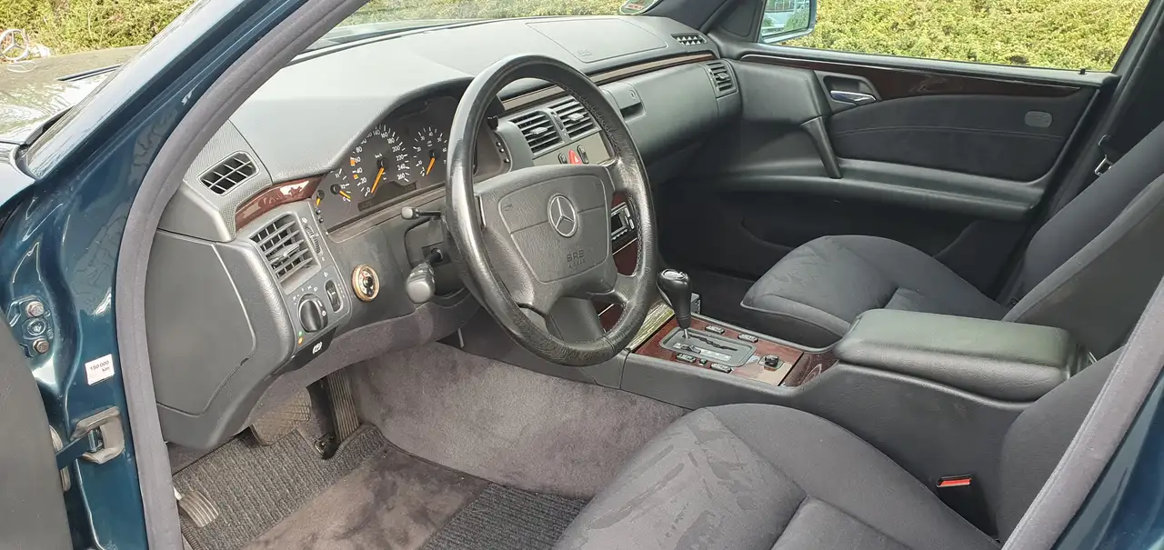 Mercedes-Benz E 280 Elegance, foto 6
