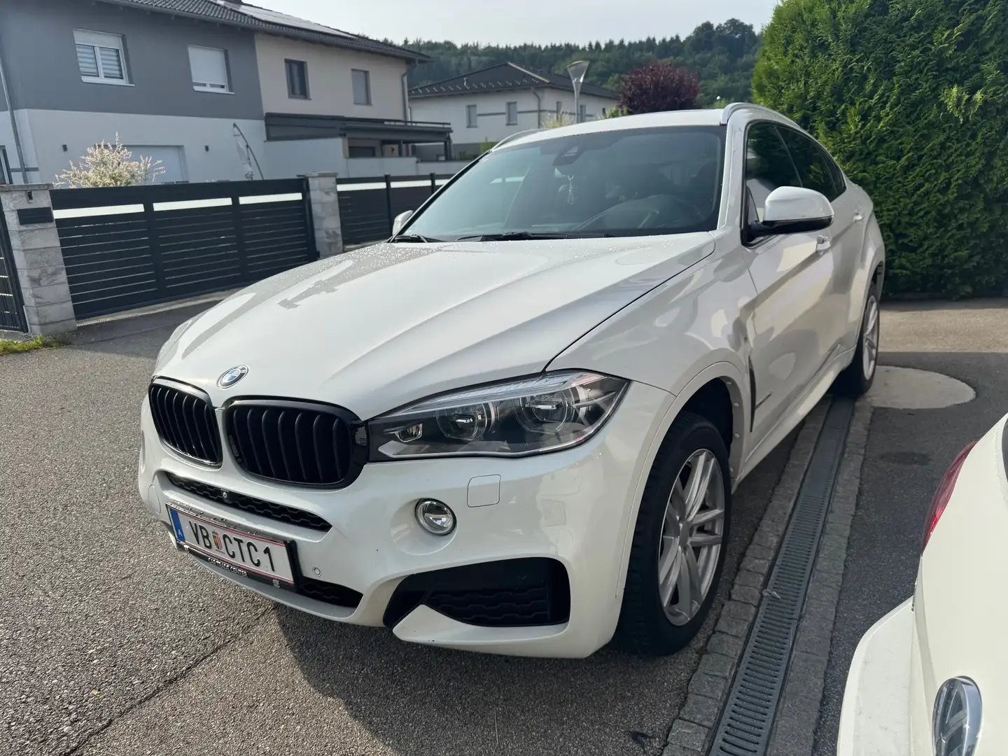 BMW X6 X6 xDrive30d Sport Activity Coupé Aut. M-Paket Weiß - 1