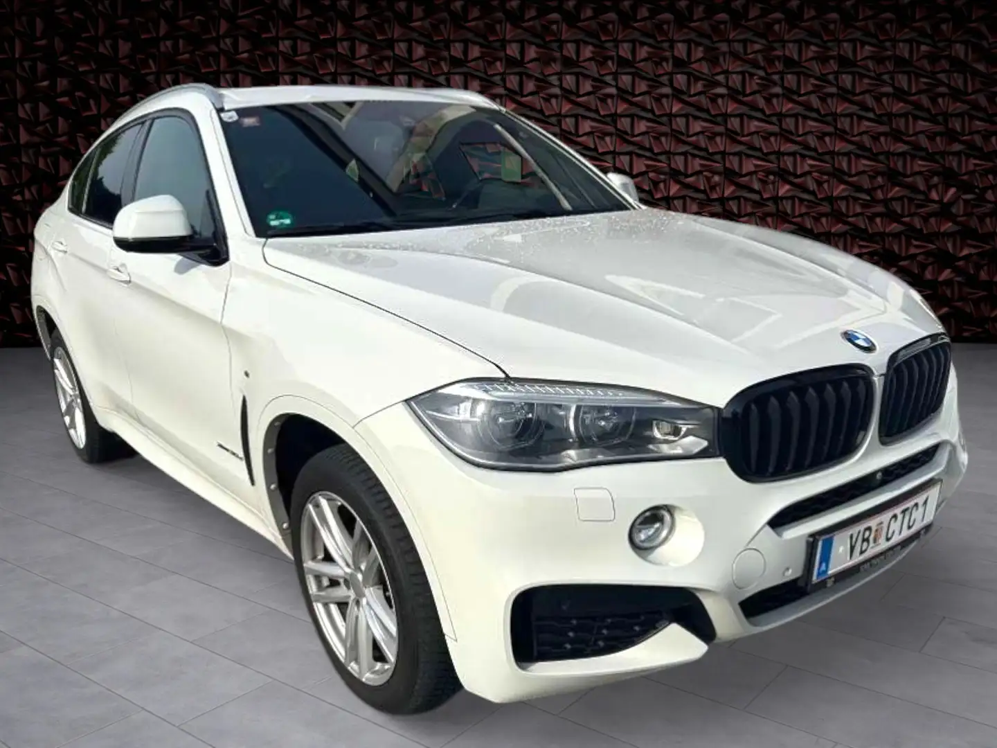 BMW X6 X6 xDrive30d Sport Activity Coupé Aut. M-Paket Weiß - 2