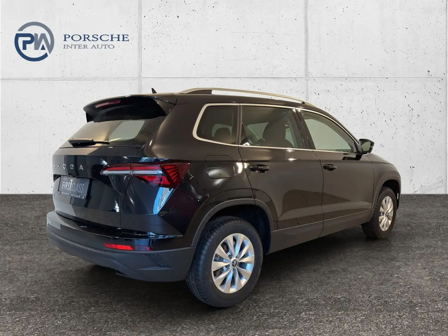 Skoda Karoq Selection TDI Zwart - 2