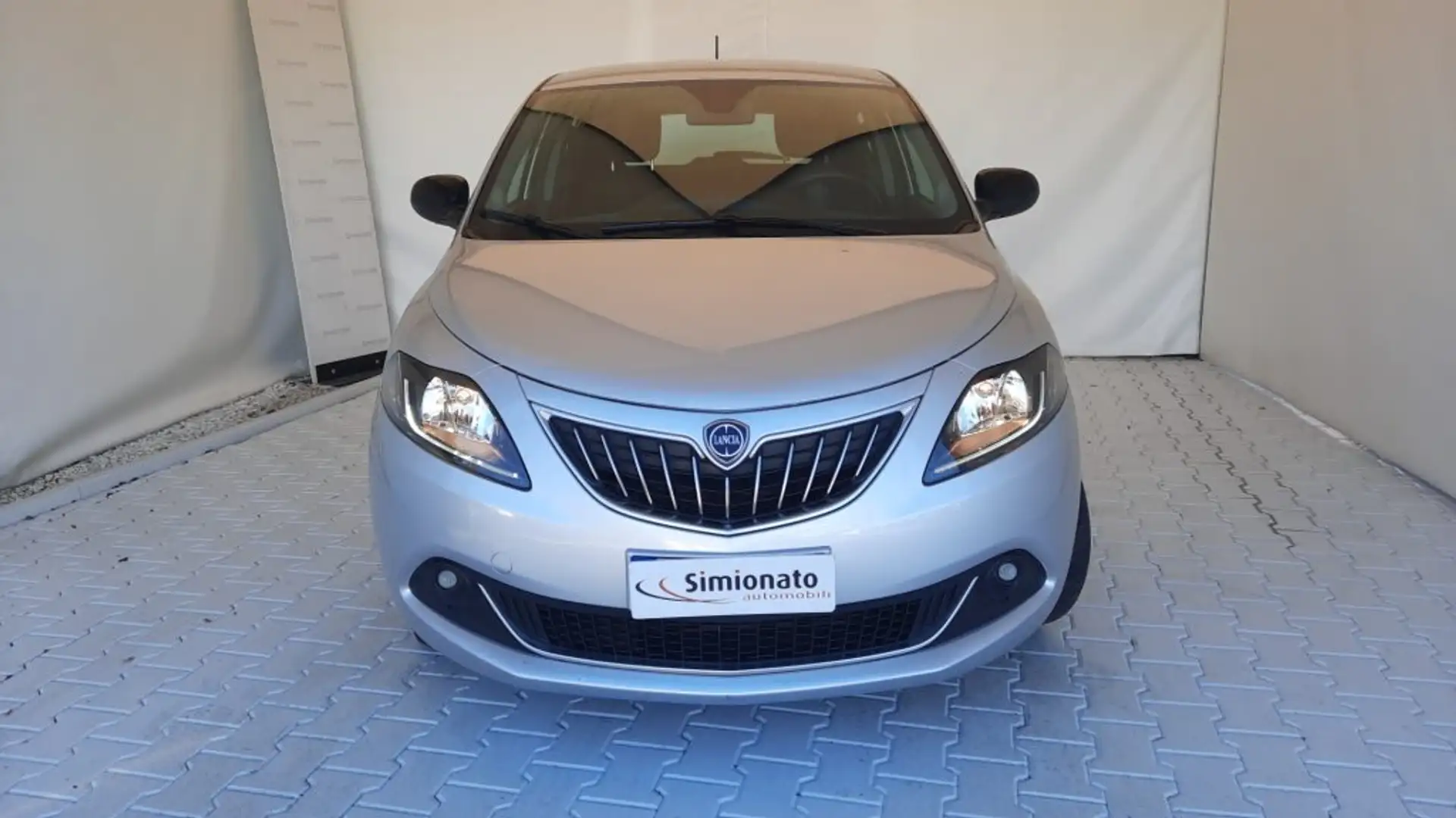 Lancia Ypsilon 1.0 FireFly 5 porte S&S Hybrid Ecochic Gold Gris - 2