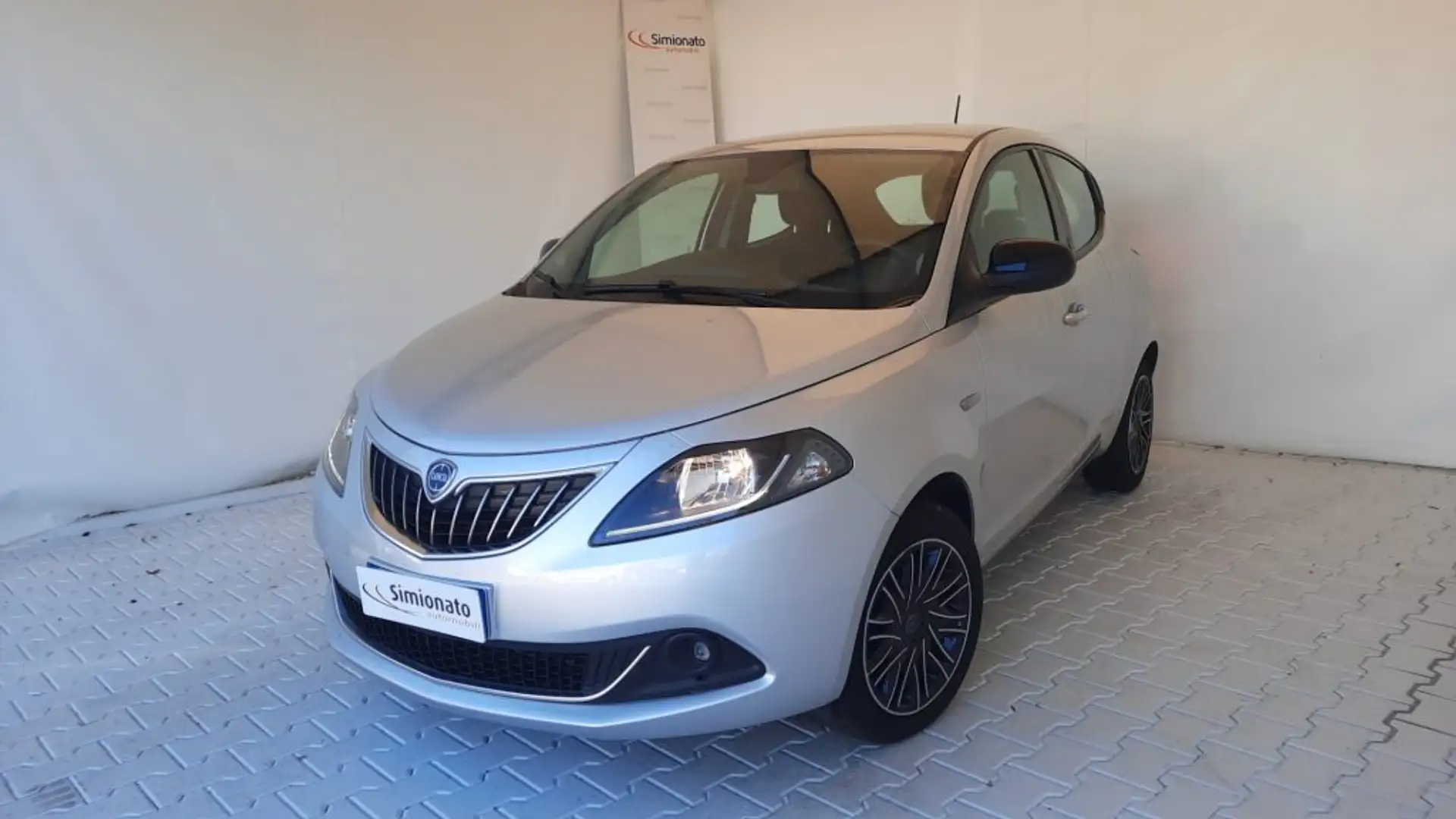 Lancia Ypsilon 1.0 FireFly 5 porte S&S Hybrid Ecochic Gold Gris - 1
