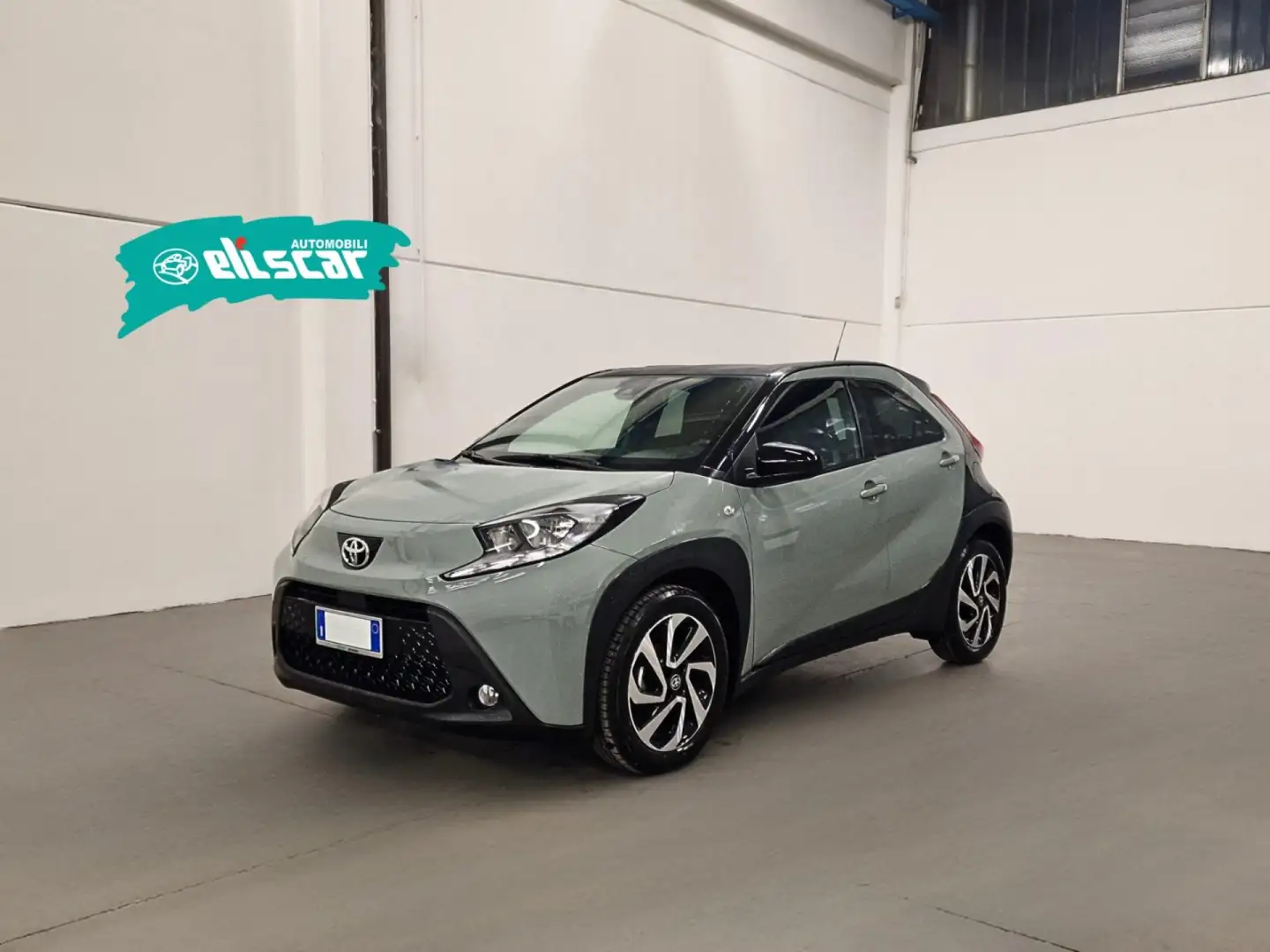 Toyota Aygo X 1.0 VVT-i 72 CV 5 porte Trend Grün - 2