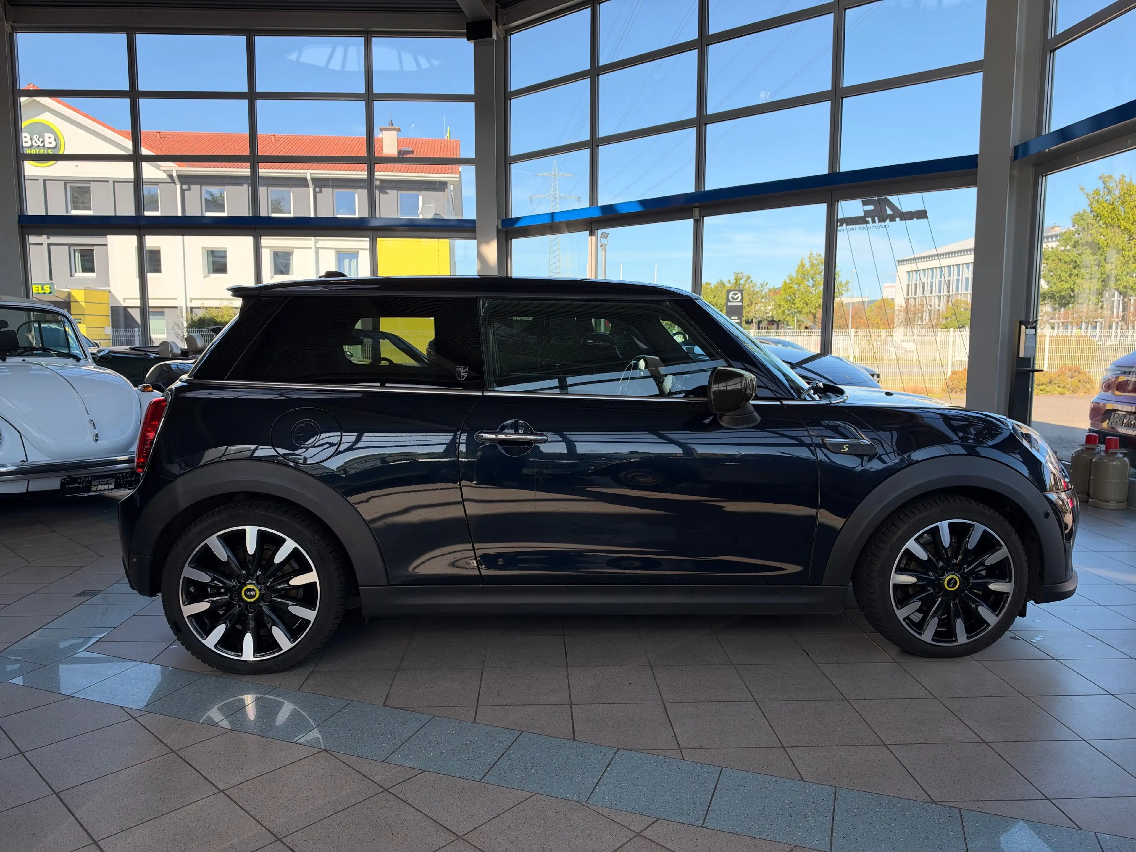 MINI Cooper SE Cooper SE Yours Trim — photo 7