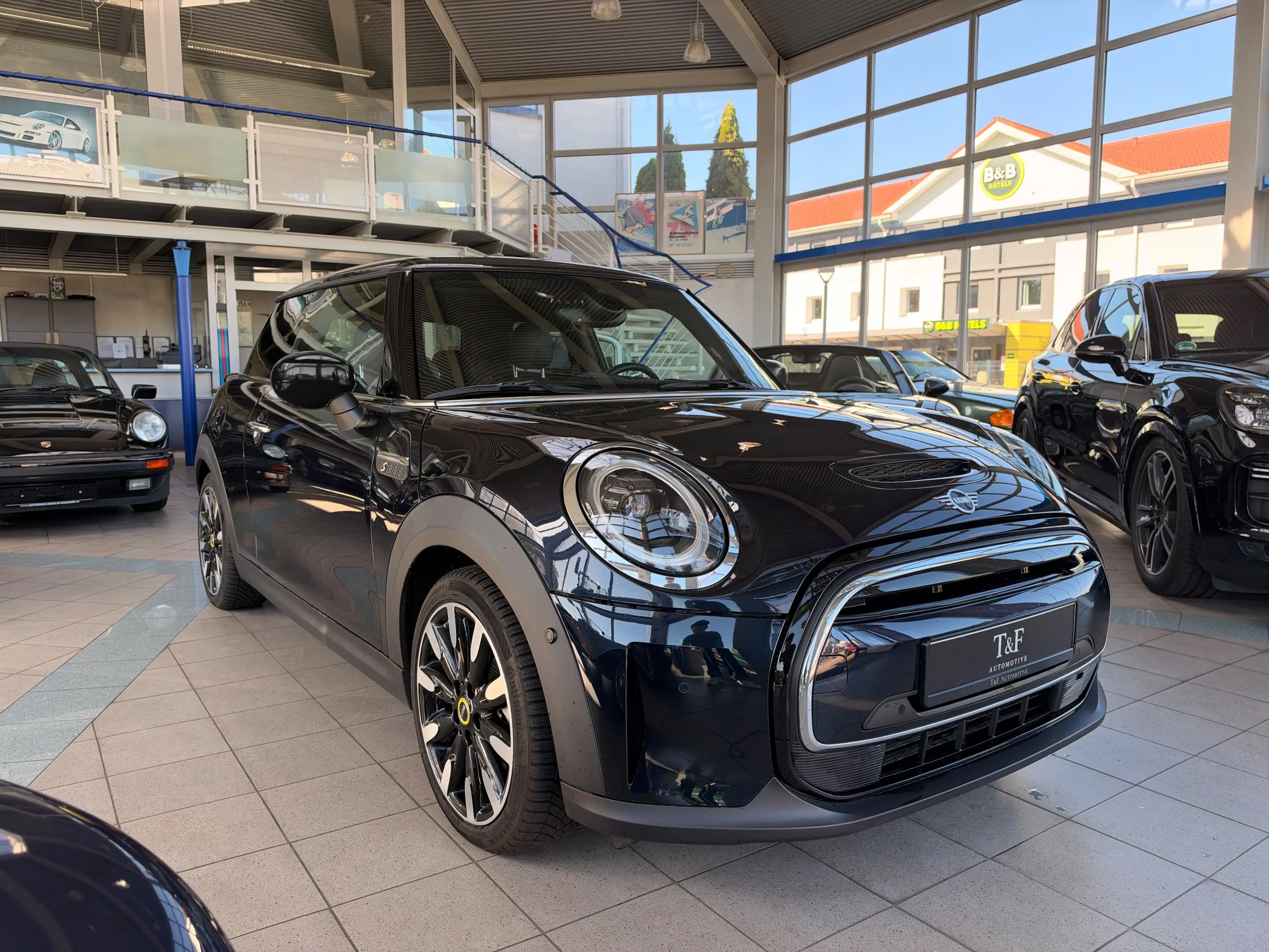 MINI Cooper SE Cooper SE Yours Trim — photo 8