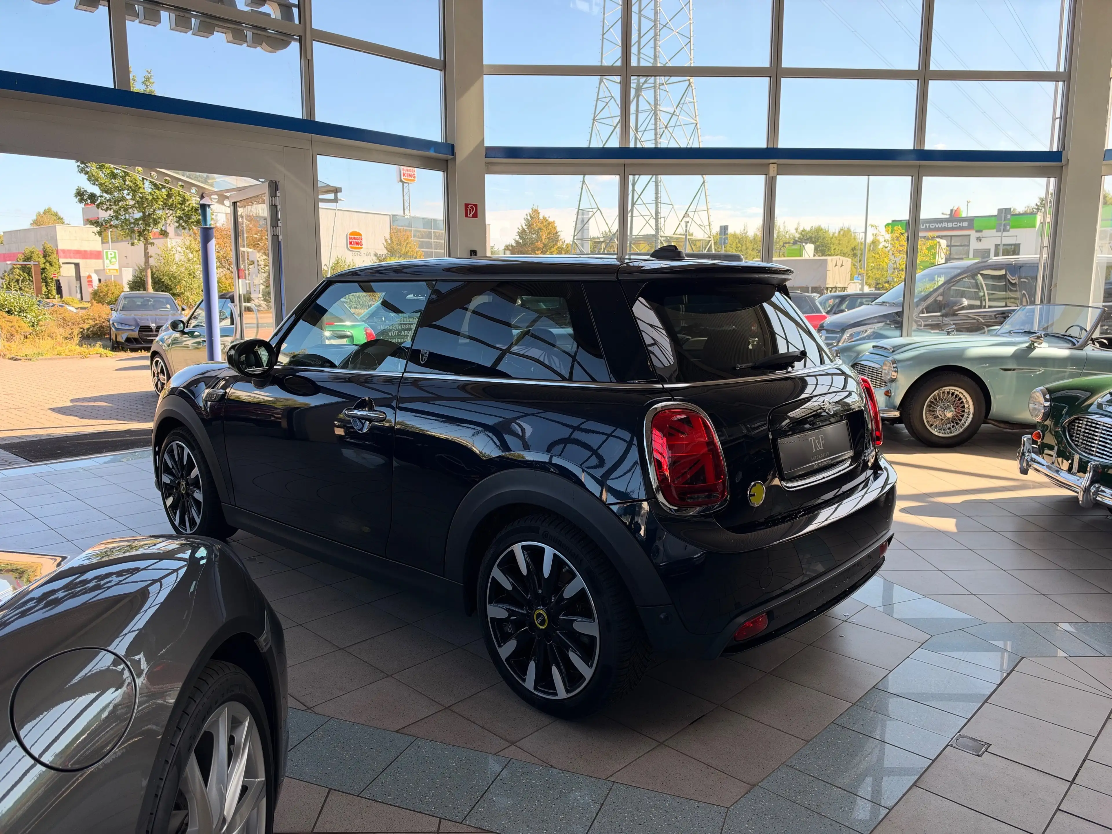 MINI Cooper SE Cooper SE Yours Trim — photo 4