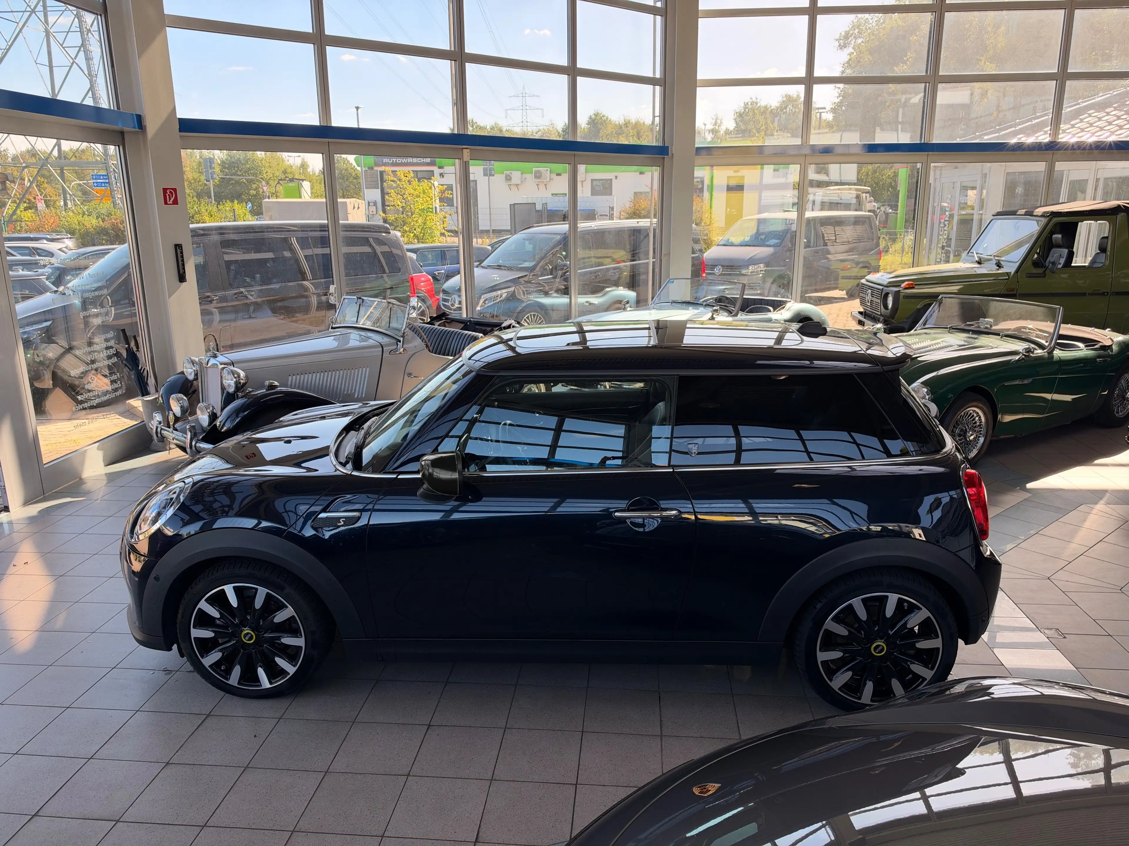 MINI Cooper SE Cooper SE Yours Trim — photo 3