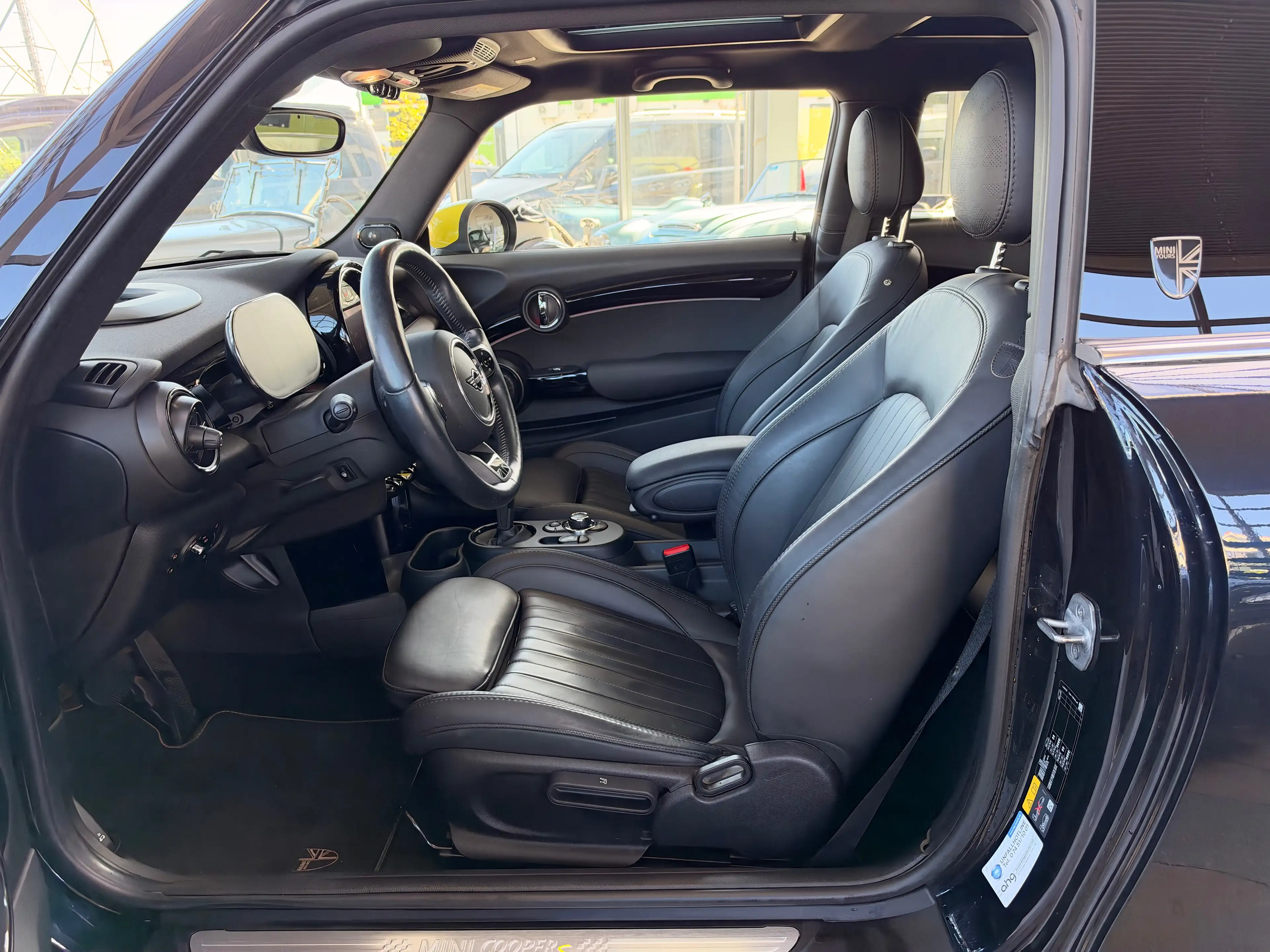 MINI Cooper SE Cooper SE Yours Trim — photo 10