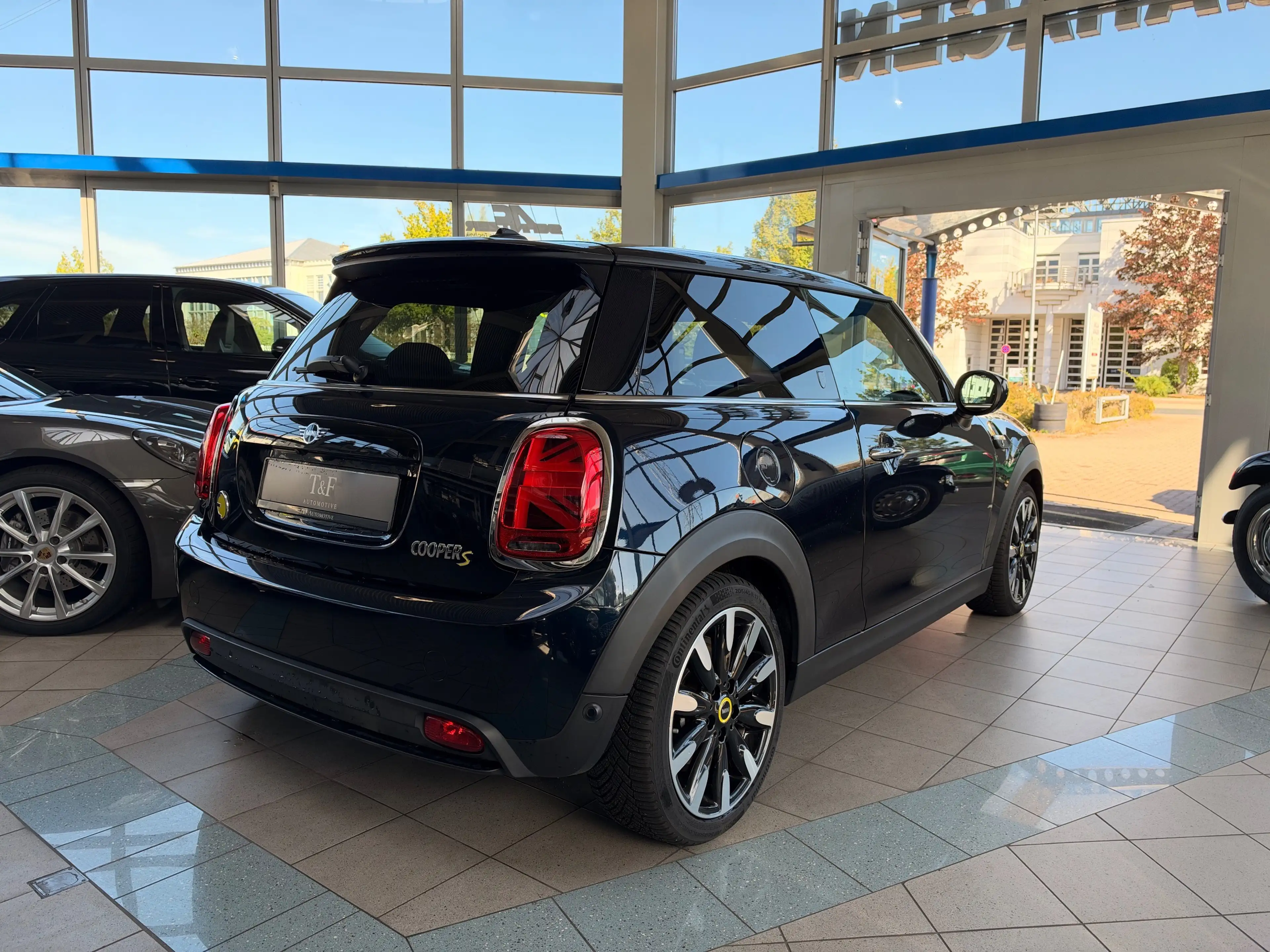 MINI Cooper SE Cooper SE Yours Trim — photo 6