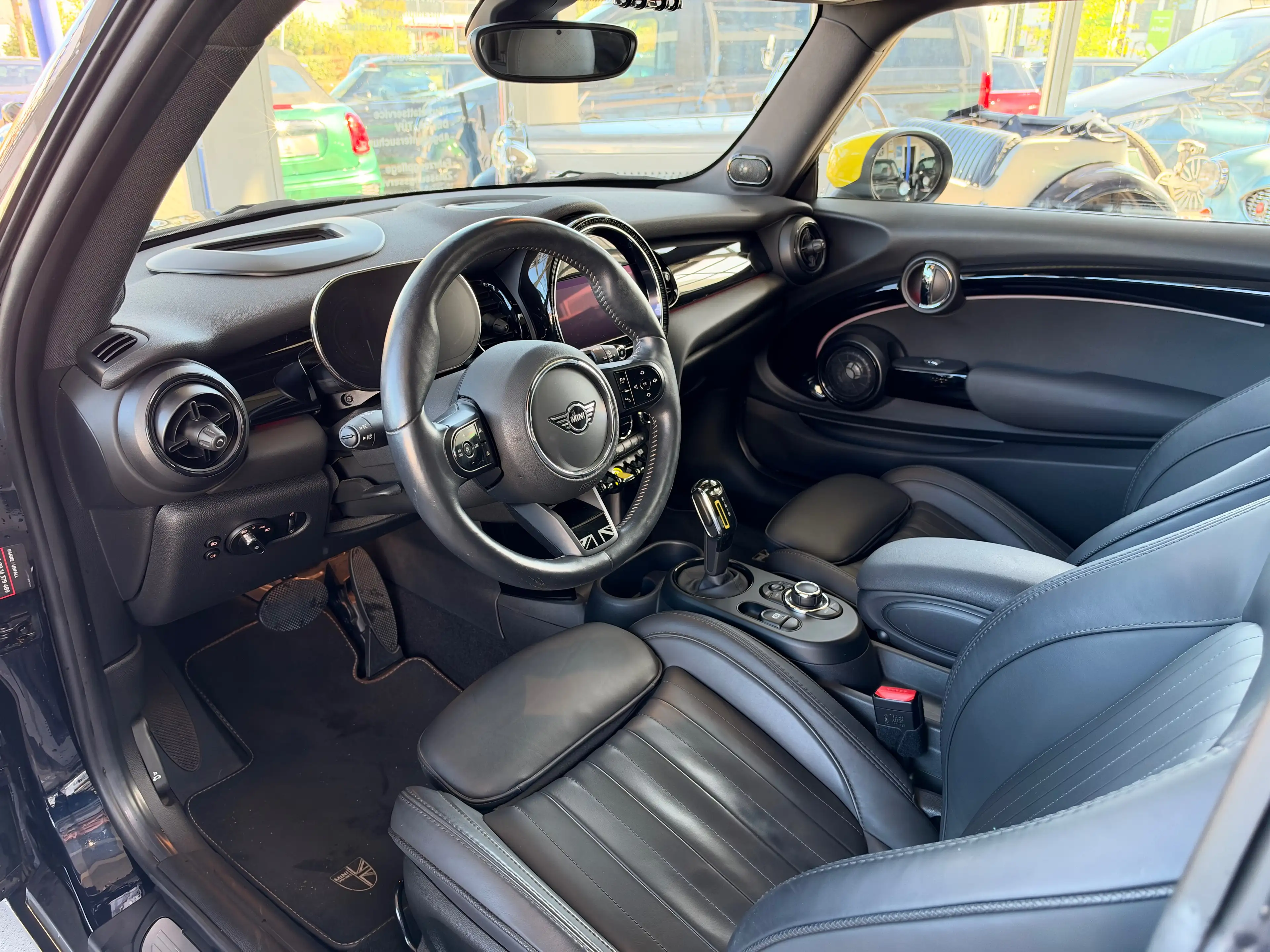 MINI Cooper SE Cooper SE Yours Trim — photo 11