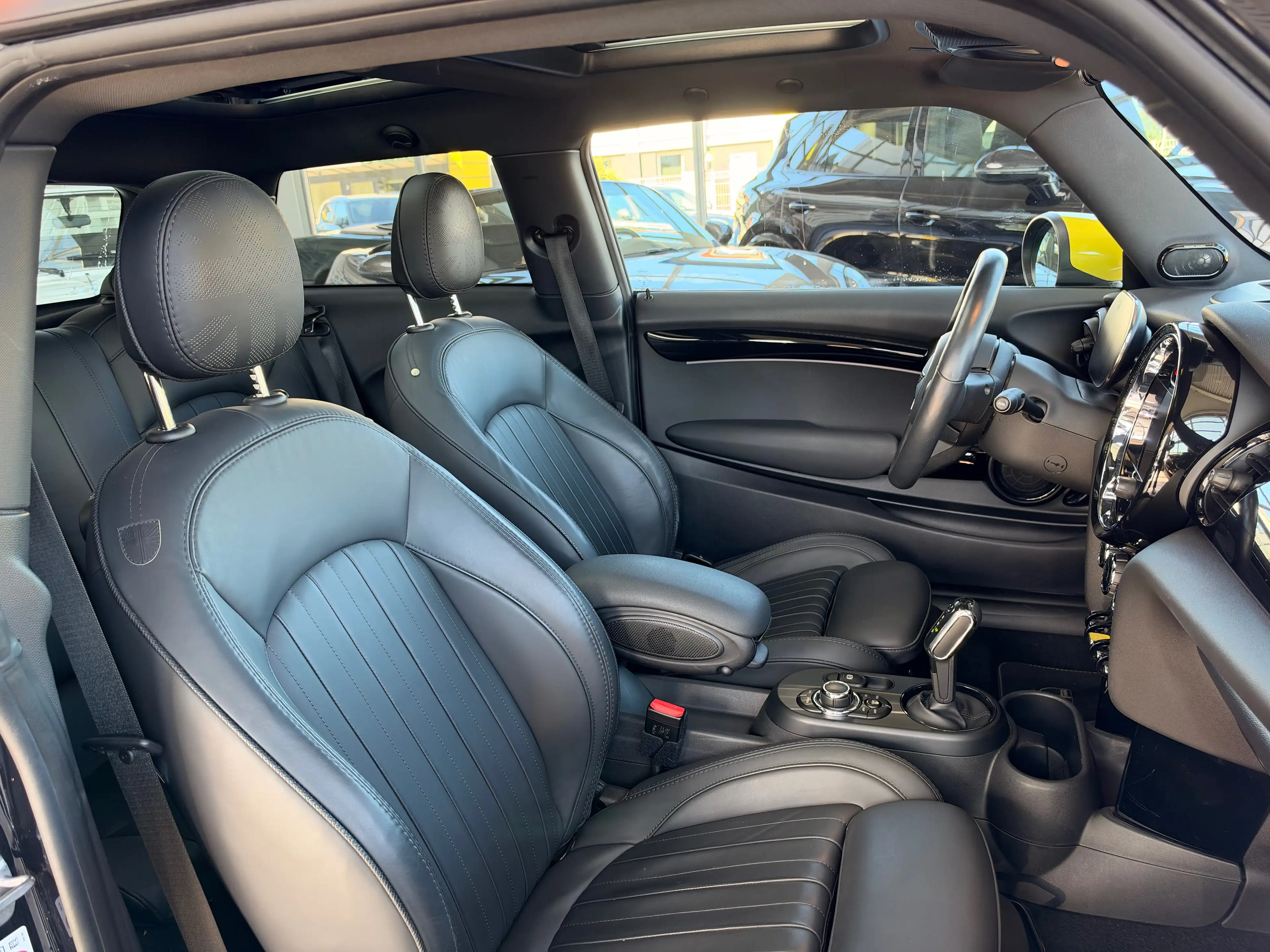 MINI Cooper SE Cooper SE Yours Trim — photo 14