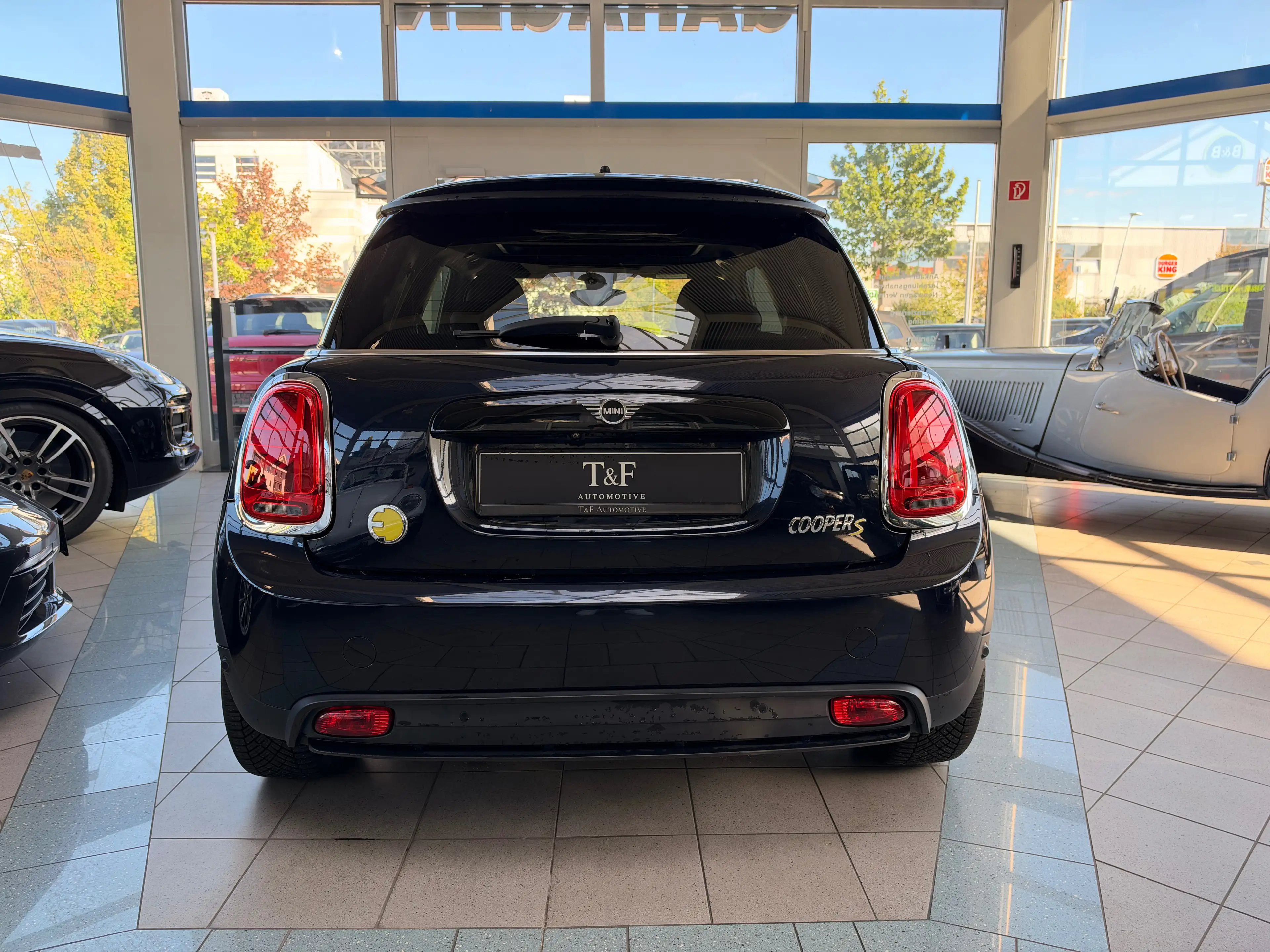 MINI Cooper SE Cooper SE Yours Trim — photo 5