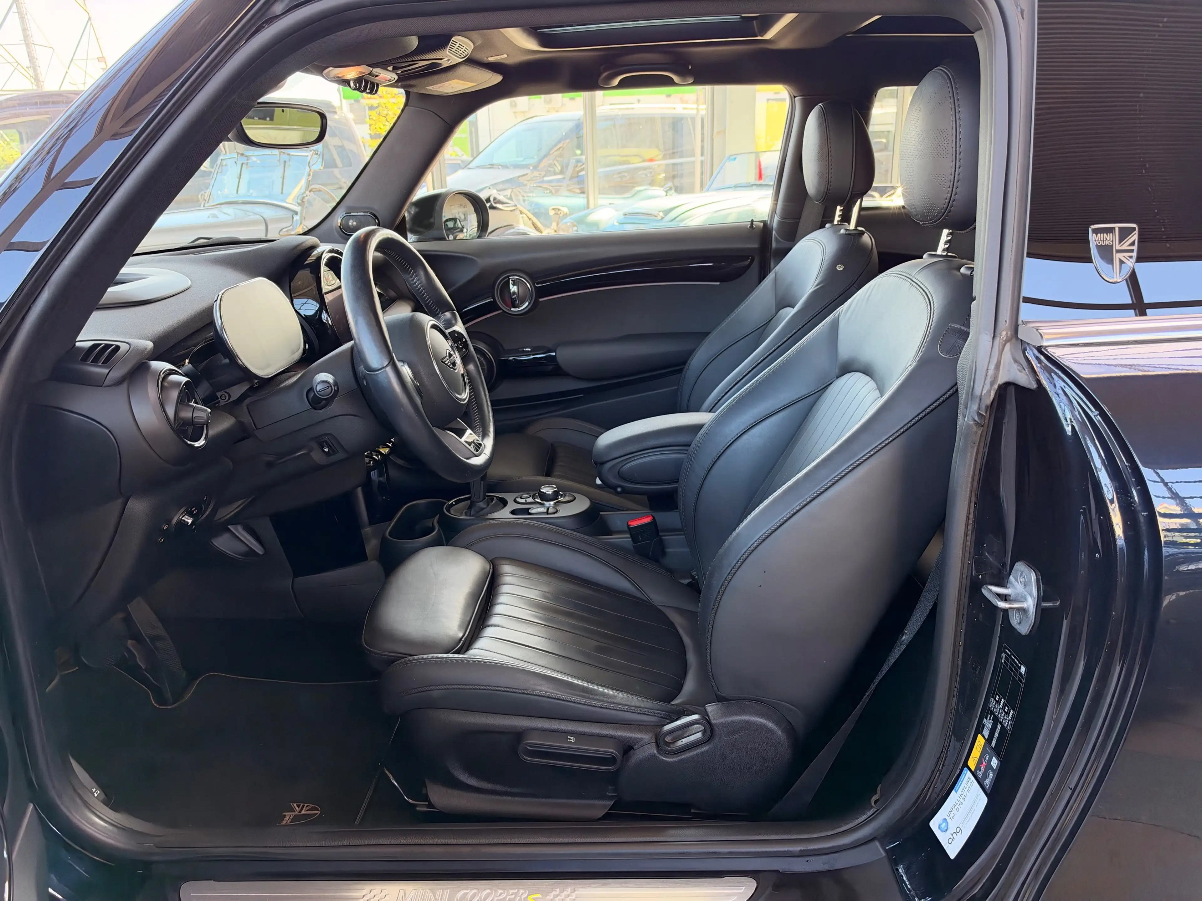 MINI Cooper SE Cooper SE Yours Trim — photo 15