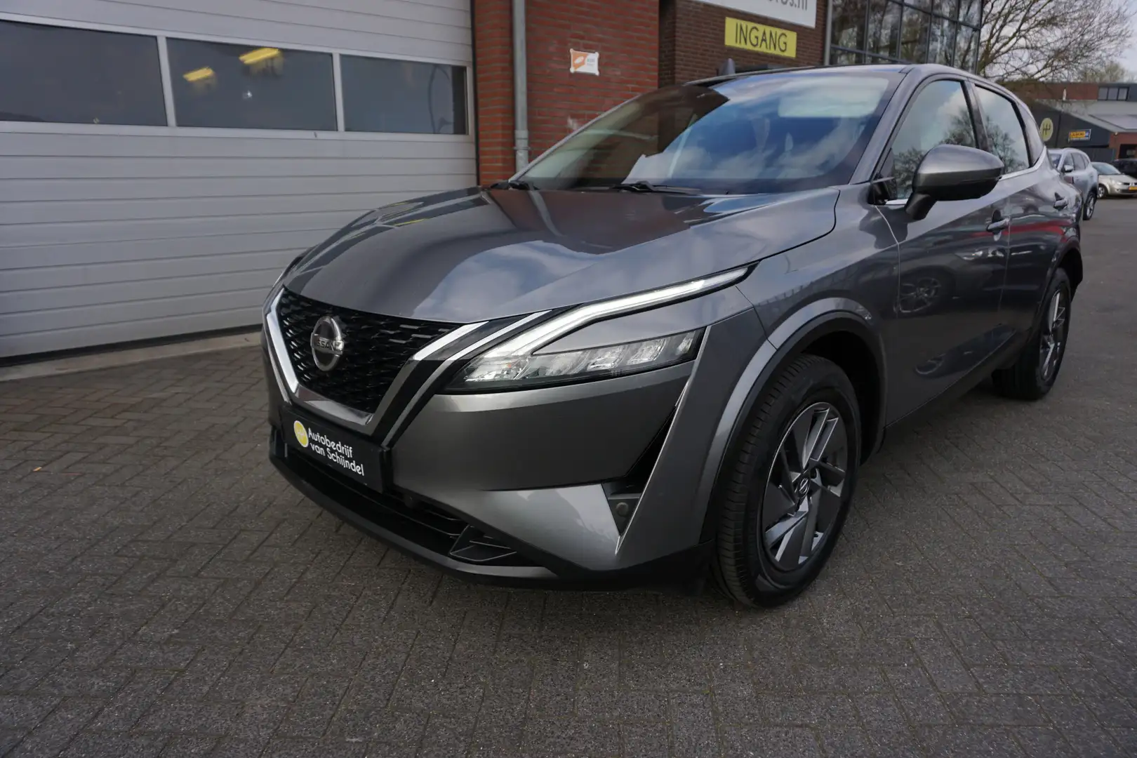 Nissan Qashqai 1.3 MHEV XTRONIC 158PK NOV 2021 DEALER ONDERHOUDEN Grau - 2