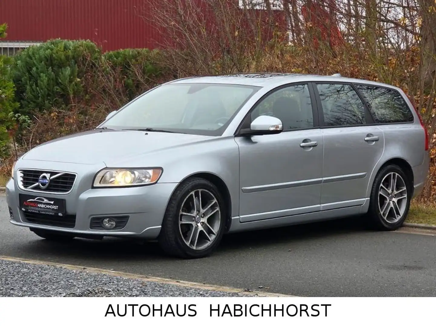Volvo V50 Kombi D2 Kinetic/Ahk/Volleder/Shz/Klimaautom Argent - 1