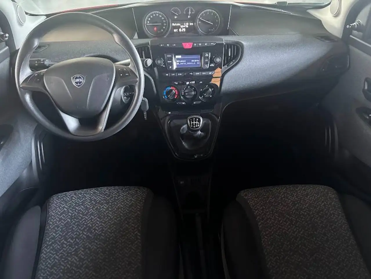 Lancia Ypsilon 2023 — фото 14