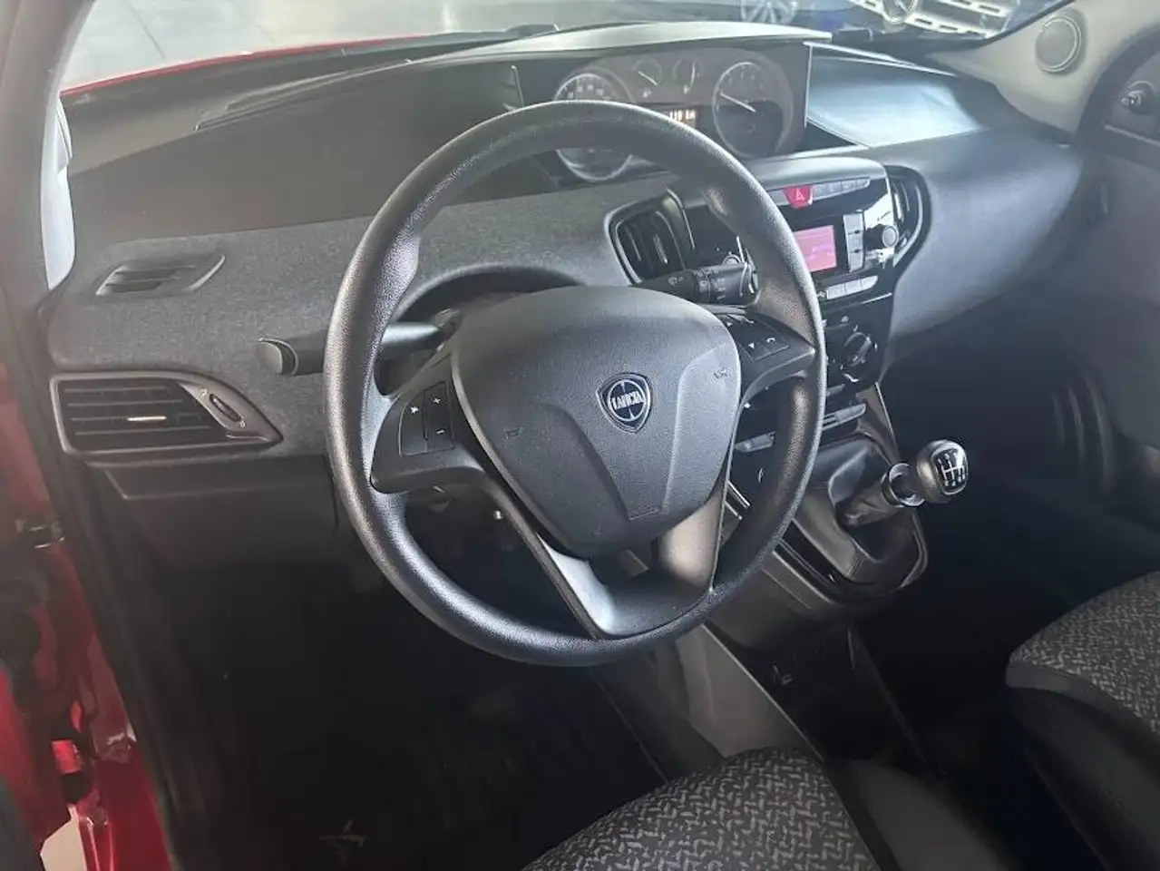 Lancia Ypsilon 2023 — фото 8