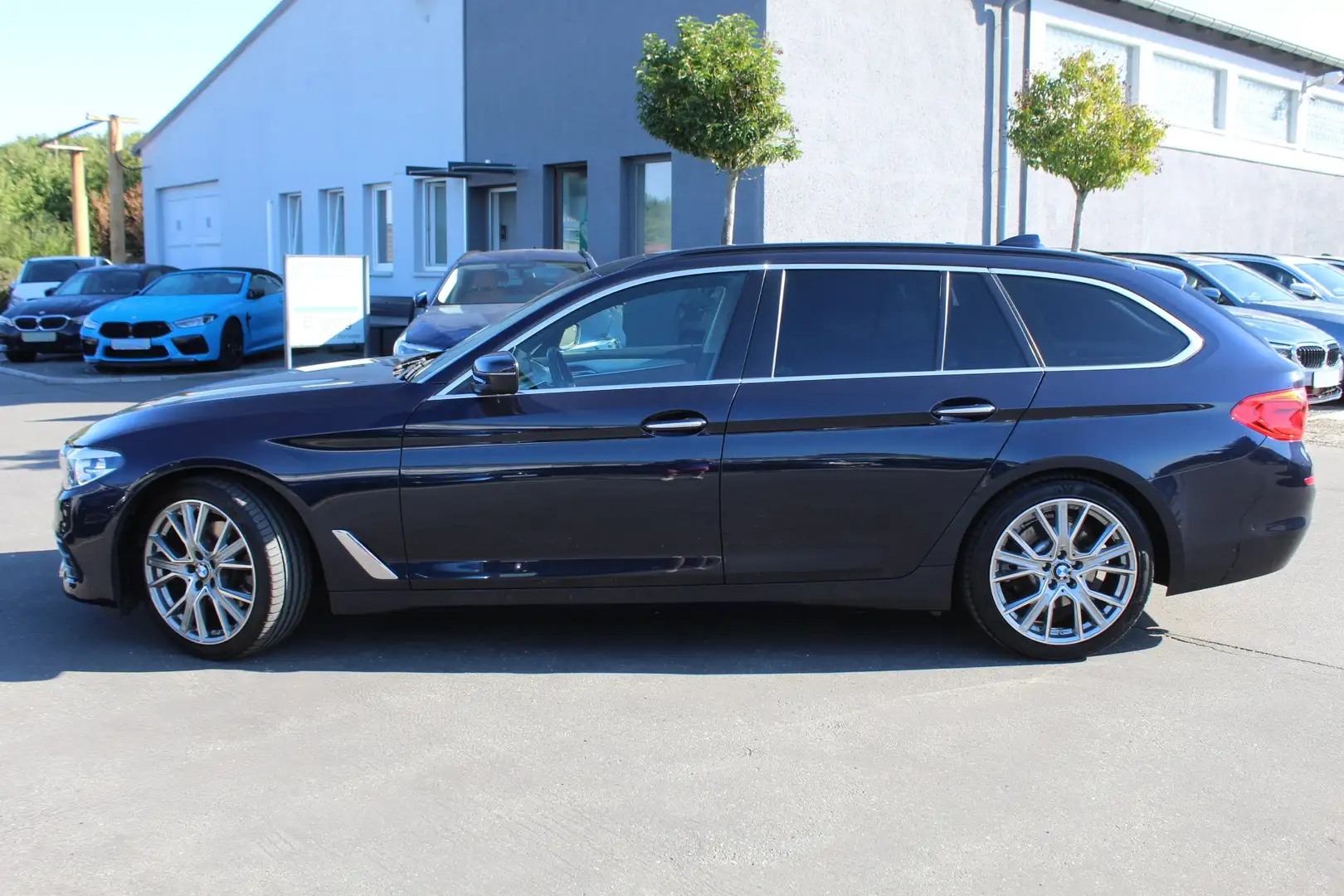BMW 520 d Tour. Aut.+Komfortsitz+Panoramad.+AHK+Kamera+19Z Bleu - 1