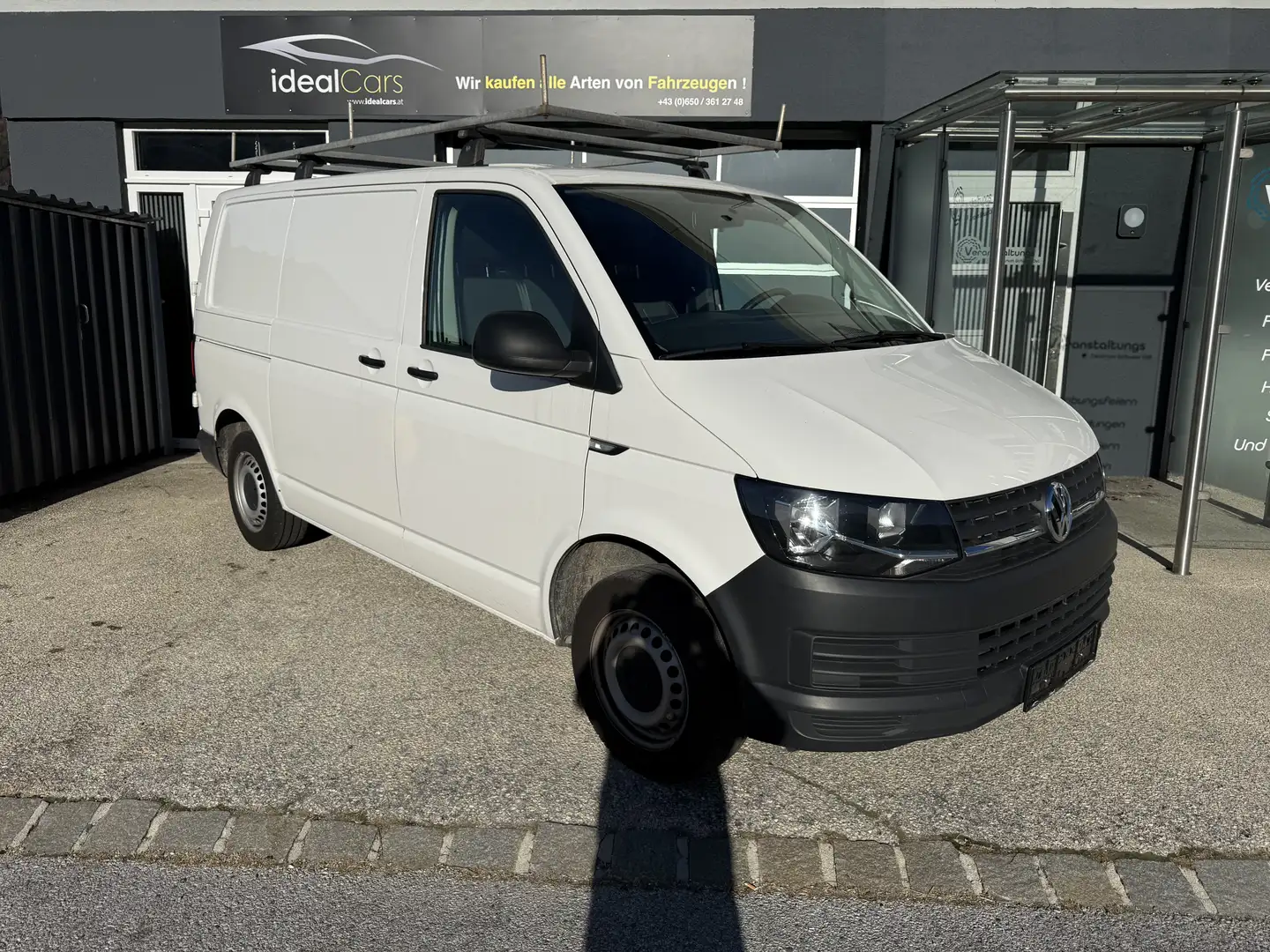 Volkswagen T6 Transporter - 1