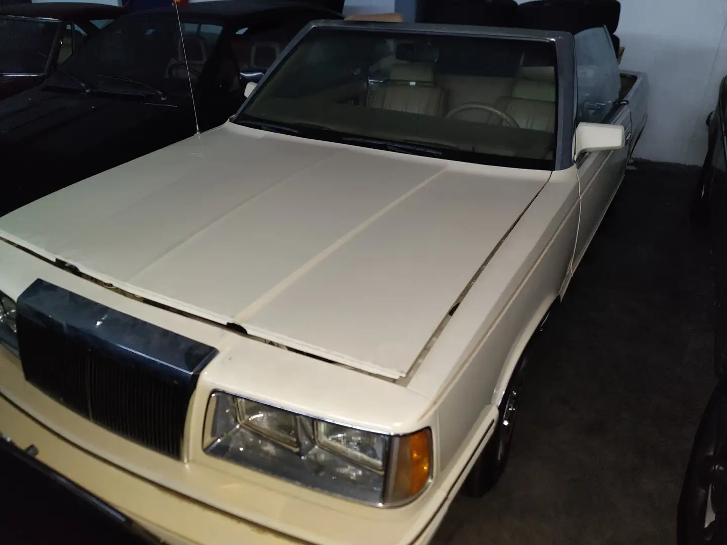 Chrysler Le Baron 2.5i Bej - 1