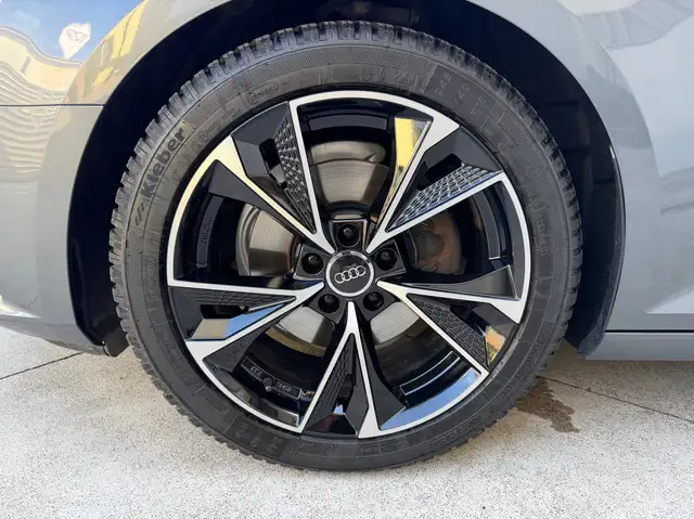 Audi A4 view 7
