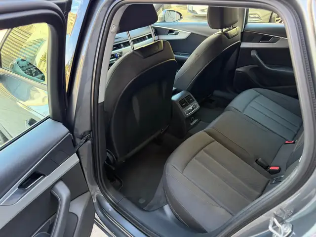 Audi A4 view 11